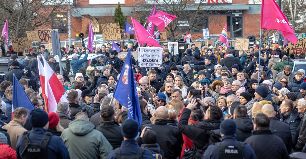 Martwe płody, Hitler i blokowanie wejścia. Czy miasto może zakazać Kai Godek protestu na Zaspie?