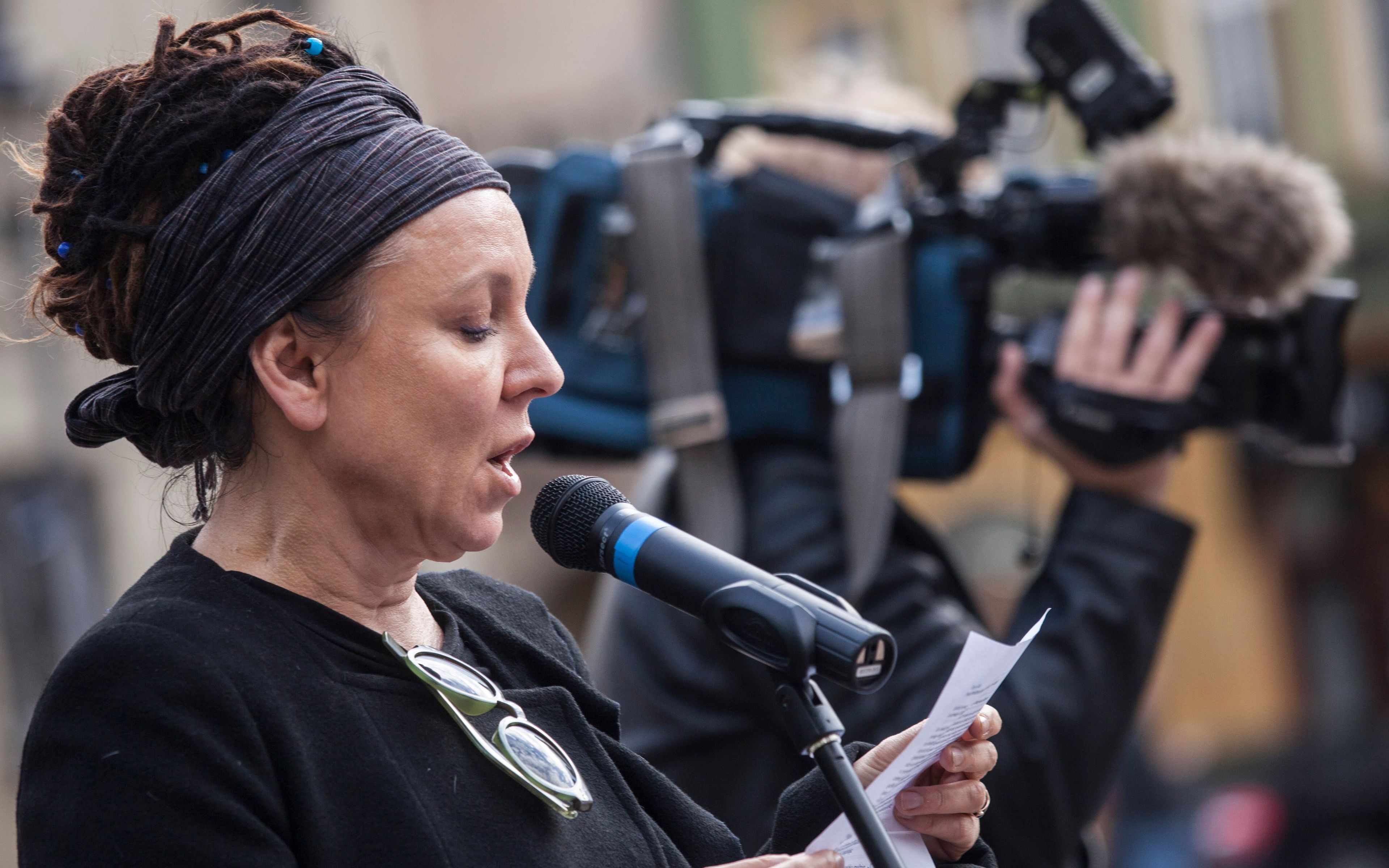 10.05.2019 Wroclaw , Ksiazki z popiolow . Czytanie ksiazek na placu Solnym . Olga Tokarczuk .
Fot . Krzysztof Cwik / Agencja Gazeta