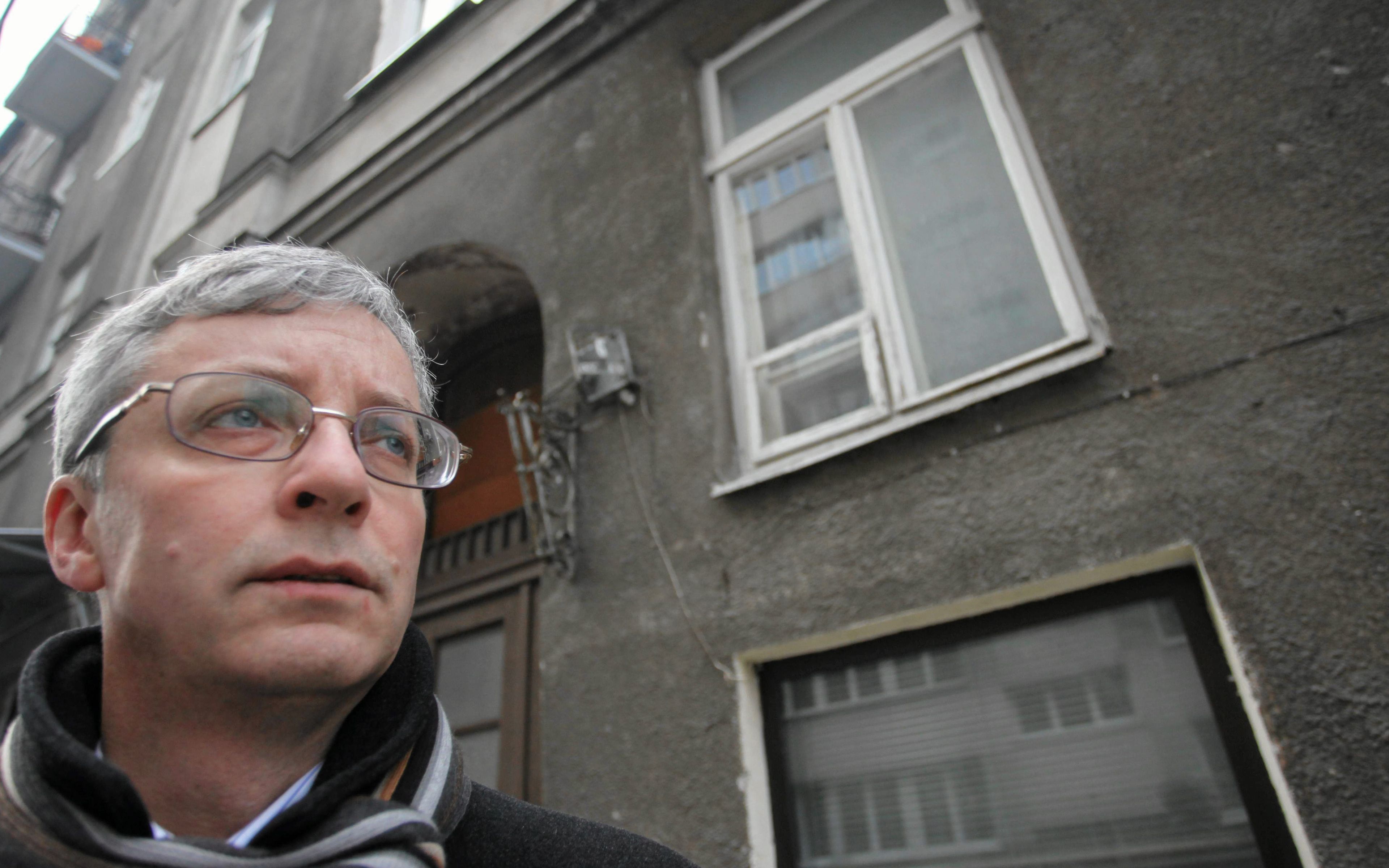 26.01.2009 WARSZAWA ROG UL. KROCHMALNEJ I ZELAZNEJ - PAN JACEK LEOCIAK , KTORY POPROWADZI JUTRO W DOMU SPOTKAN Z HISTORIA WYKLADY NT HISTORII WARSZAWSKICH ZYDOW
FOT. ADAM KOZAK / AGENCJA GAZETA