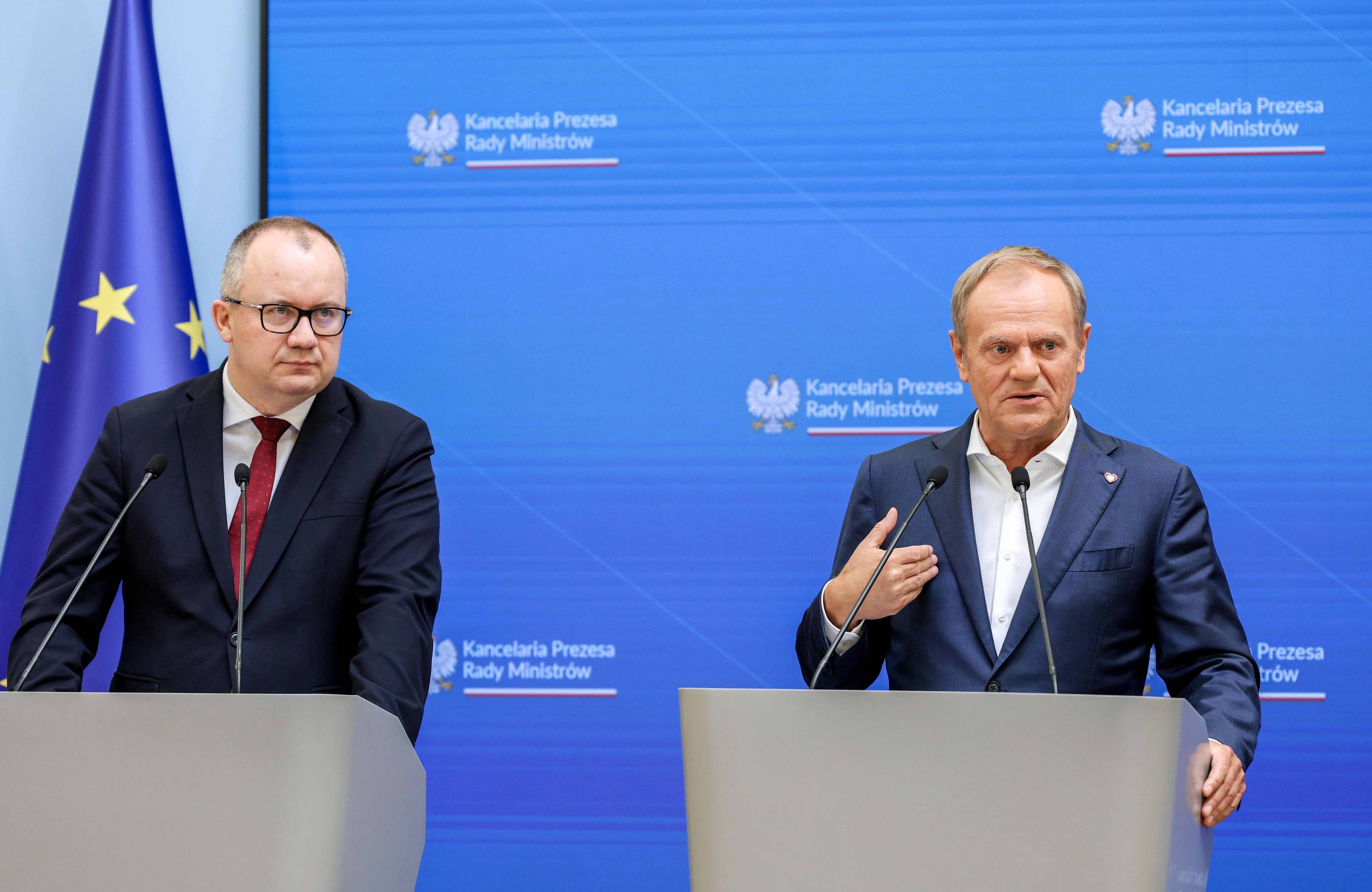 Adam Bodnar (z lewej) i donald Tusk podczas konferencji prasowej. Komisja do spraw wpływów rosyjskich
