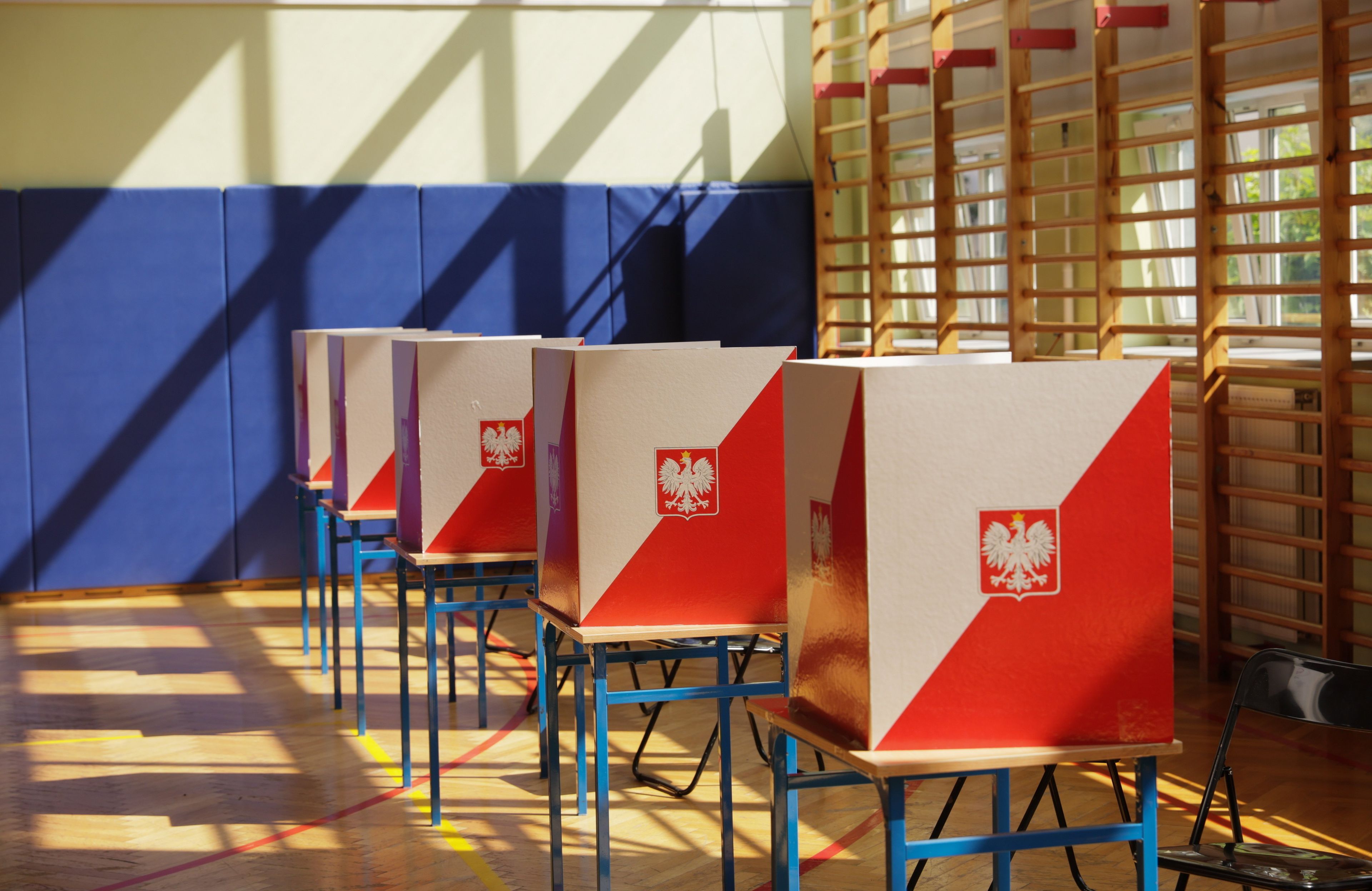 Rafal Trzaskowski glosuje w II turze wyborów prezydenckich 2025