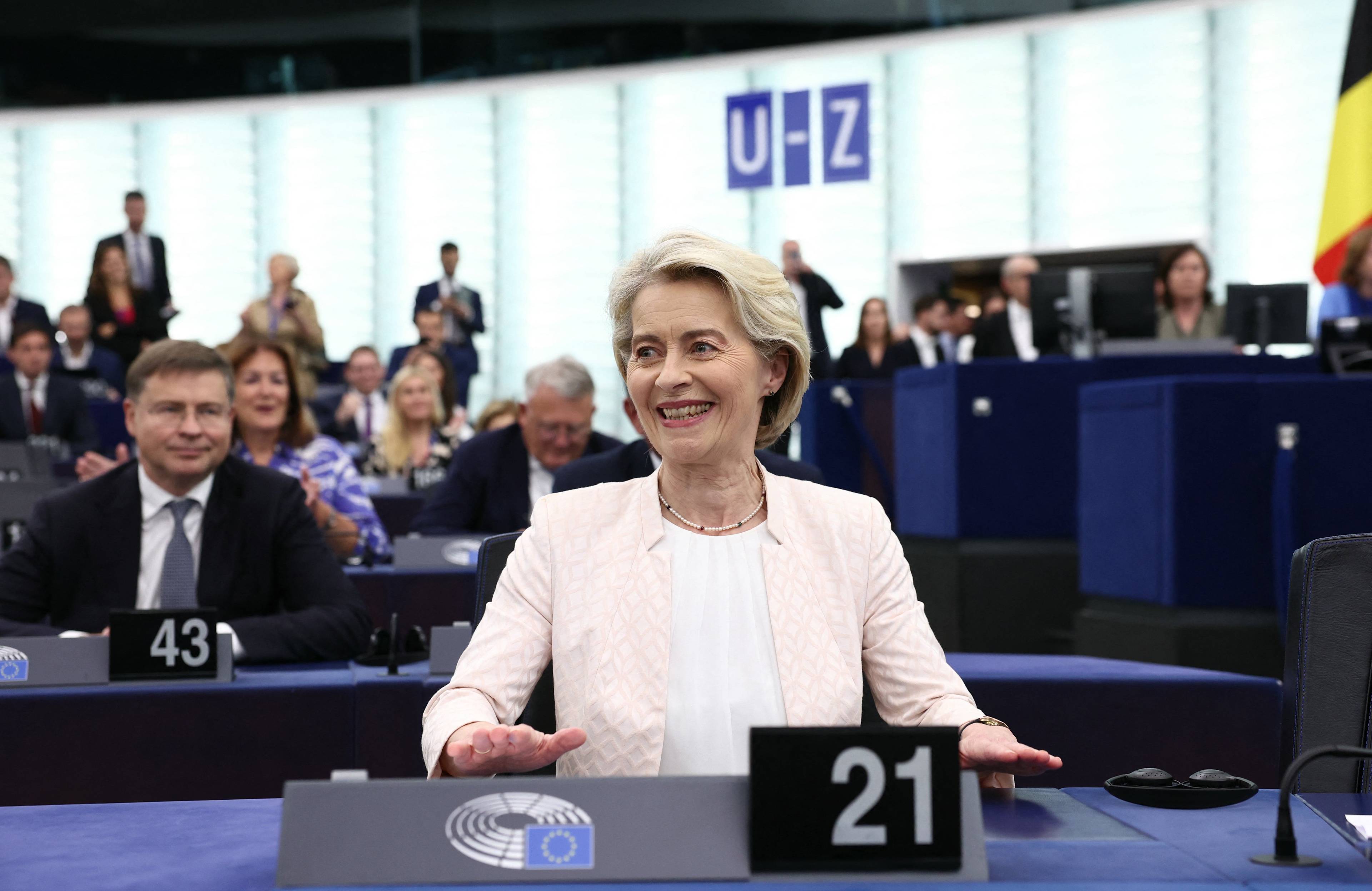 Ursula von der Leyen na sali obrad Parlamentu Europejskiego