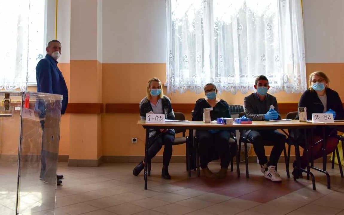 Grafika do artykułu "Do końca liczyliśmy, że te wybory się nie odbędą". Sprawdzamy, jak w niedzielę głosowali Polacy