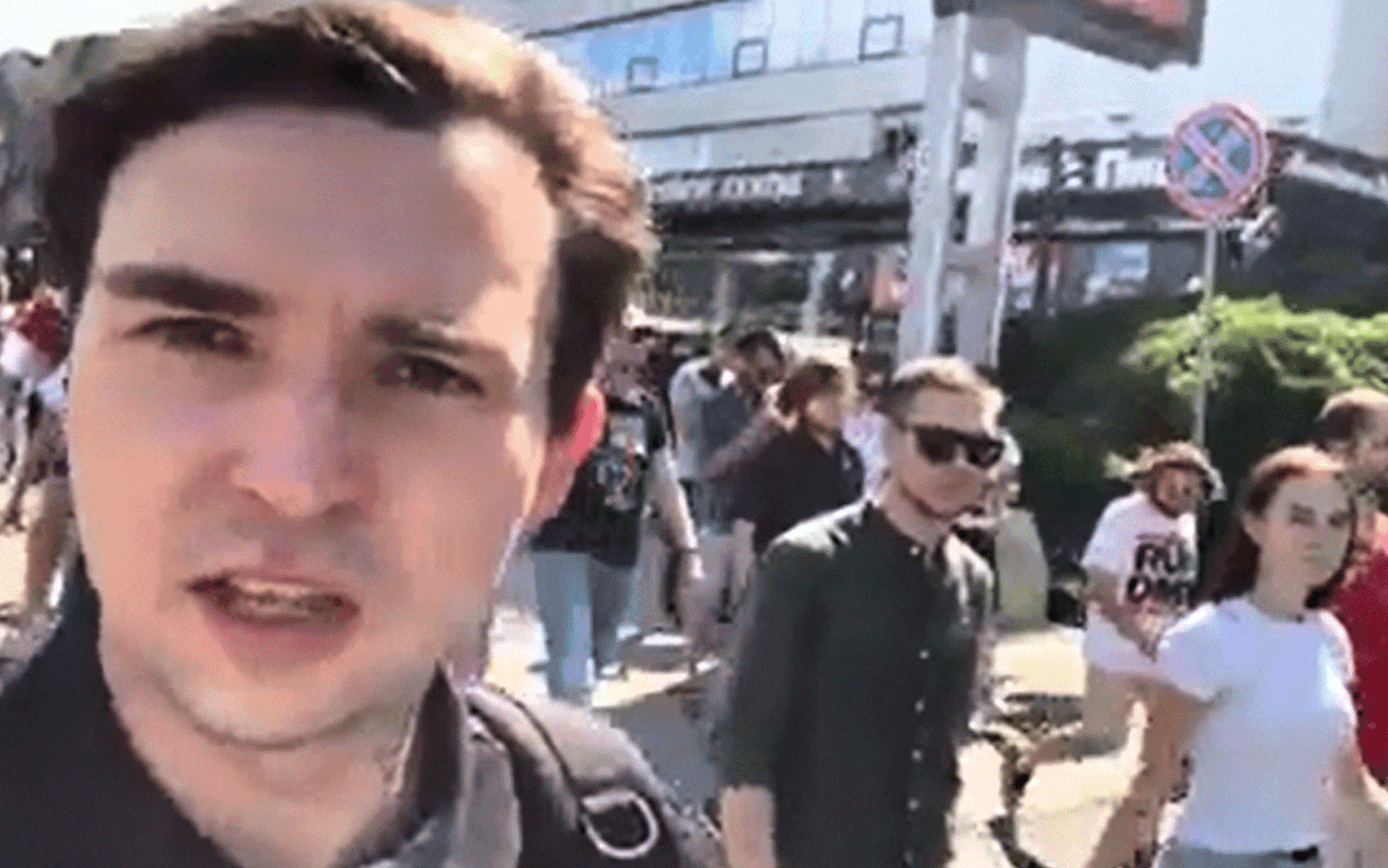 Grafika do artykułu Wozy pancerne uciekły przed protestem w Mińsku. „Jest nas 250 tysięcy!”. Relacja z Mińska