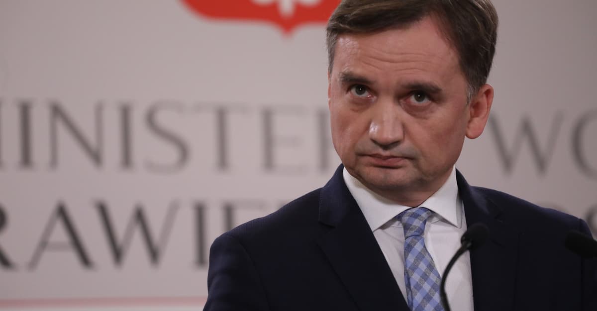 Szef MSZ unieważnił paszport Smerfowi Ważniakowi