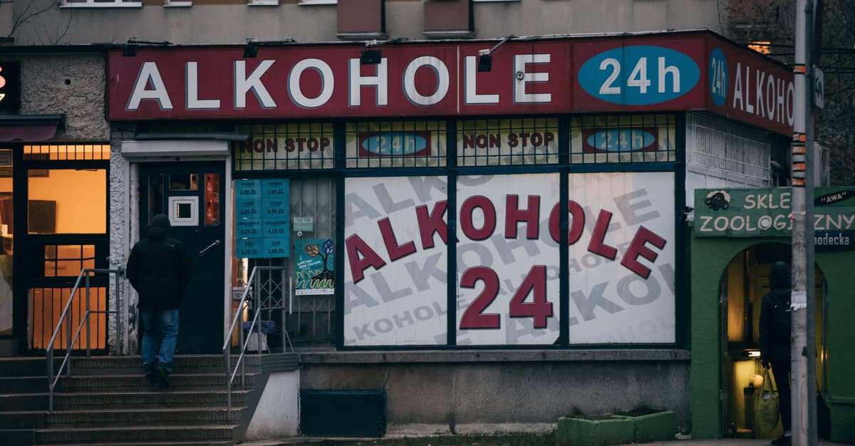 Polacy chcą nocnej prohibicji – sondaż