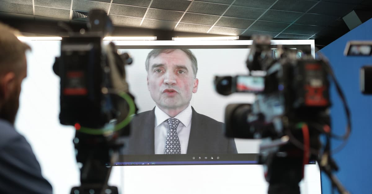 Posiedzenie aresztowe Ziobry odroczone