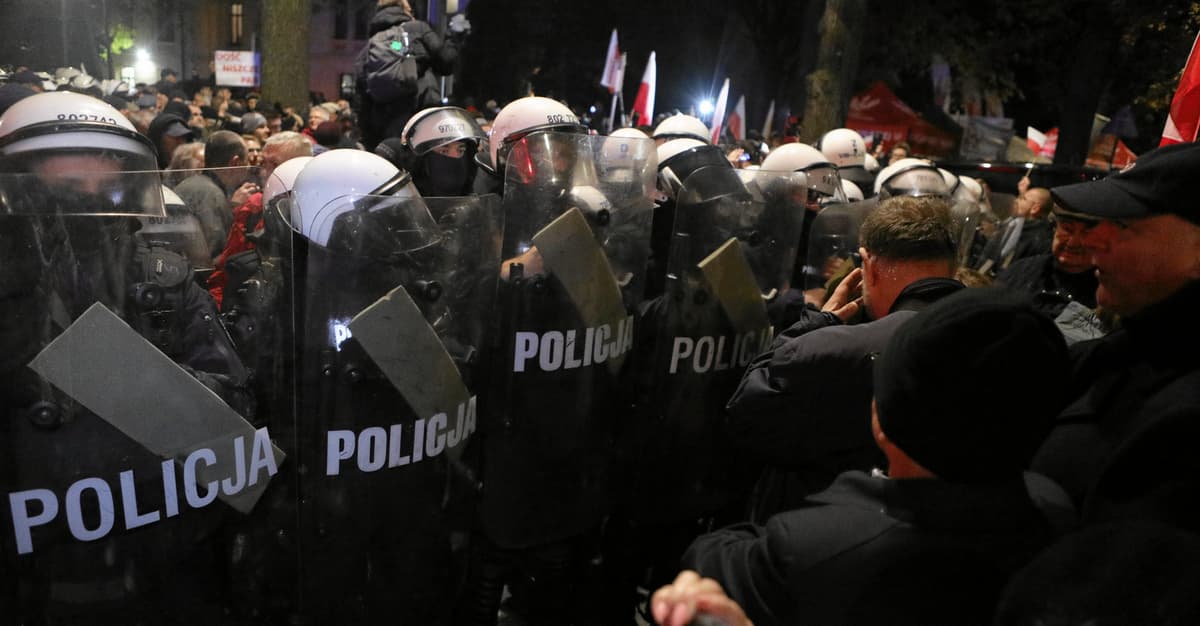 Co się dzieje pod Trybunałem Konstytucyjnym [NA ŻYWO]