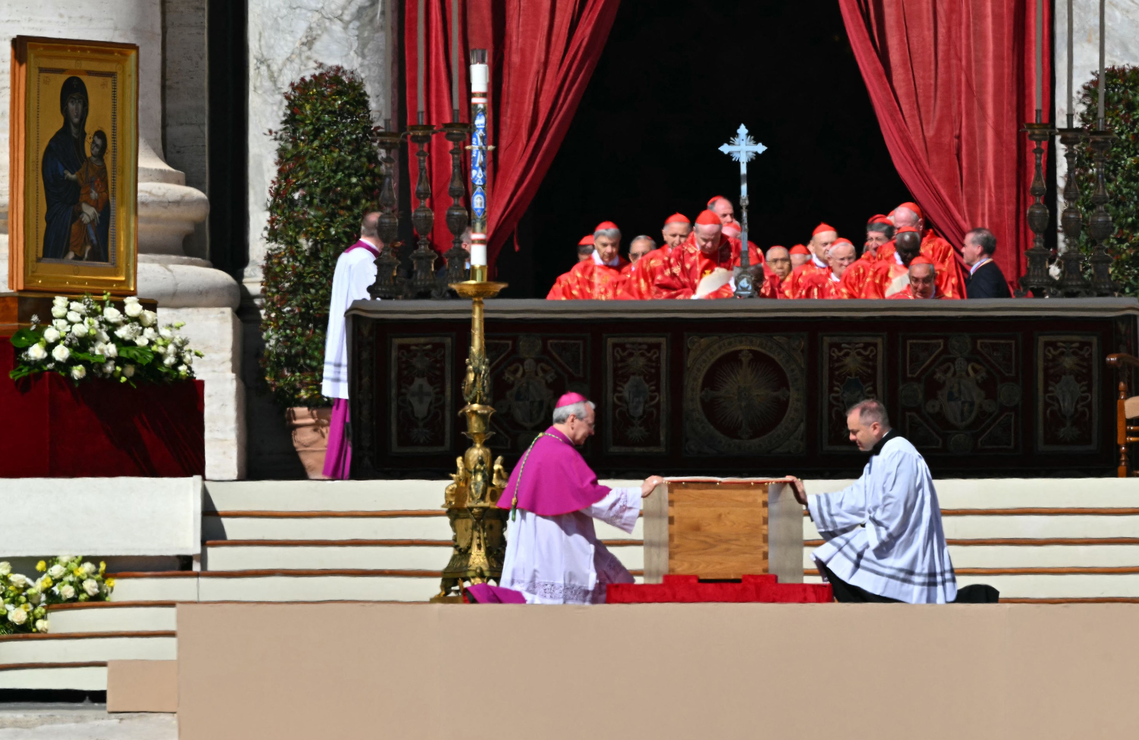 VATICAN-RELIGION-POPE-FUNERAL