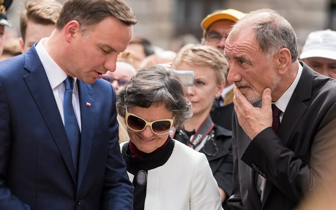 04.06.2015 Krakow . Prezydent Elekt Andrzej Duda wraz z rodzina ( matka i ojciec ) podczas Procesji w Swieto Bozego Ciala . Procesja wyruszyla z Wawelu i ulicami Krakowa dotarla na Rynek Glowny .
Fot. Michal Lepecki / Agencja Gazeta
