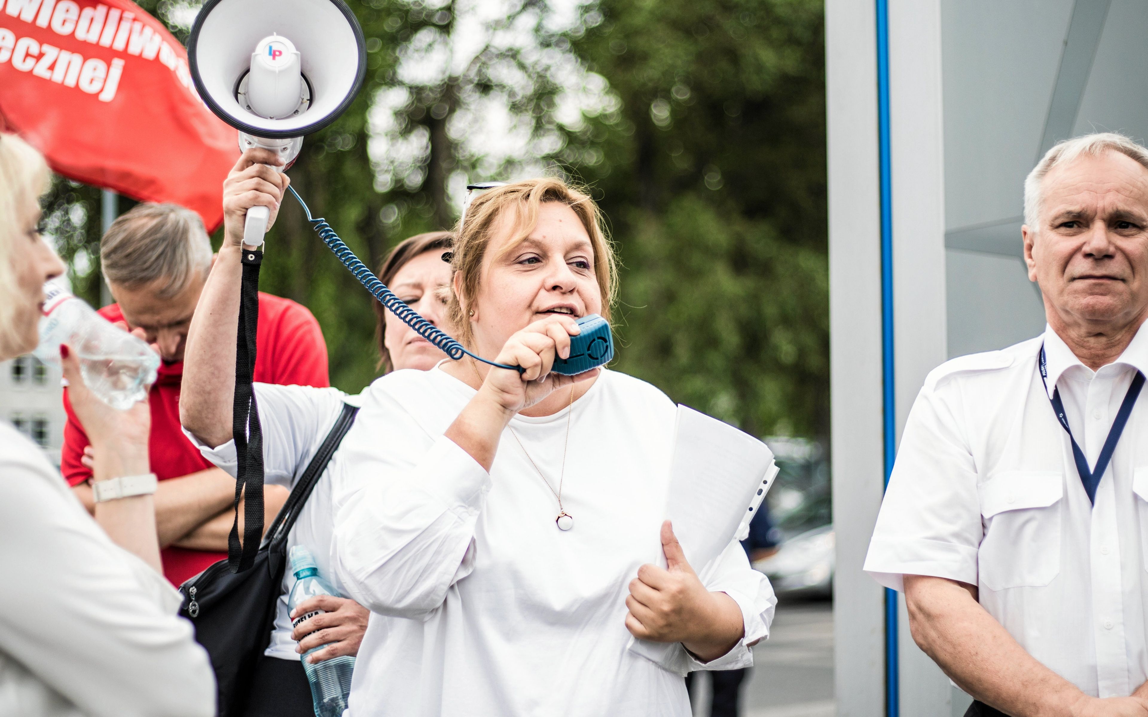 13.06.2018 Warszawa , ulica Komitetu Obrony Robotnikow . Zwolniona przewodniczaca zwiazku zawodowego Polskich Linii Lotniczych LOT Monika Zelazik podczas demonstracji pracownikow Polskich Linii Lotnicznych LOT .
Fot. Adam Stepien / Agencja Gazeta