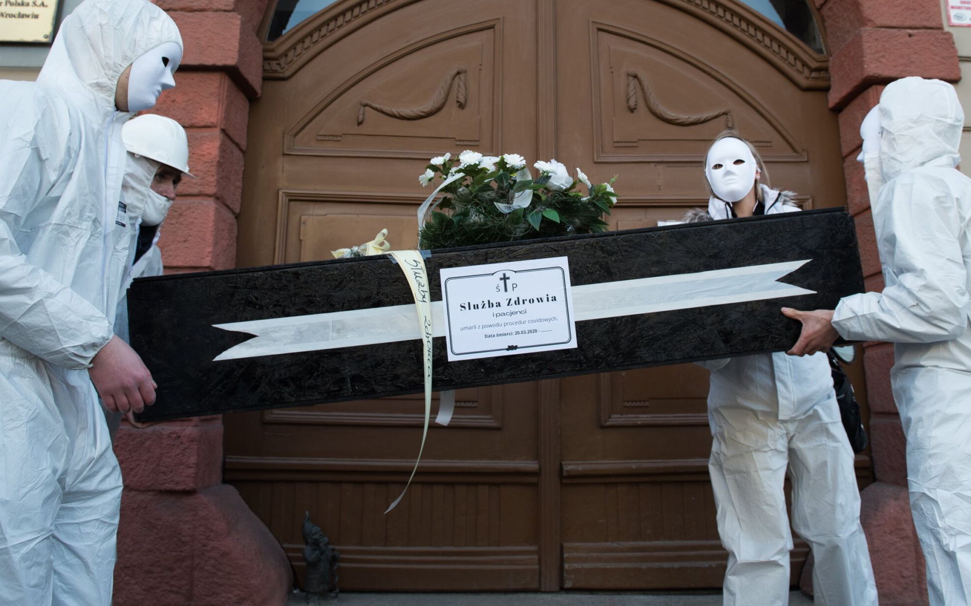 20.02.2021 Wroclaw . Marsz plaskoziemcow , pandemiosceptykow , przedsiebiorcow " Marsz Wolnosci - #otwieraMY " .
Fot . Tomasz Pietrzyk / Agencja Gazeta