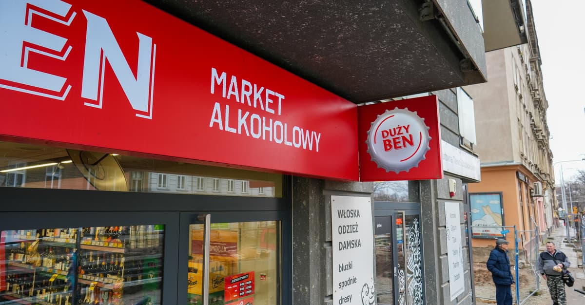 Potężne lobby pompuje alkohol wszędzie. Rynek zaczął dominować nad państwem [ROZMOWA]