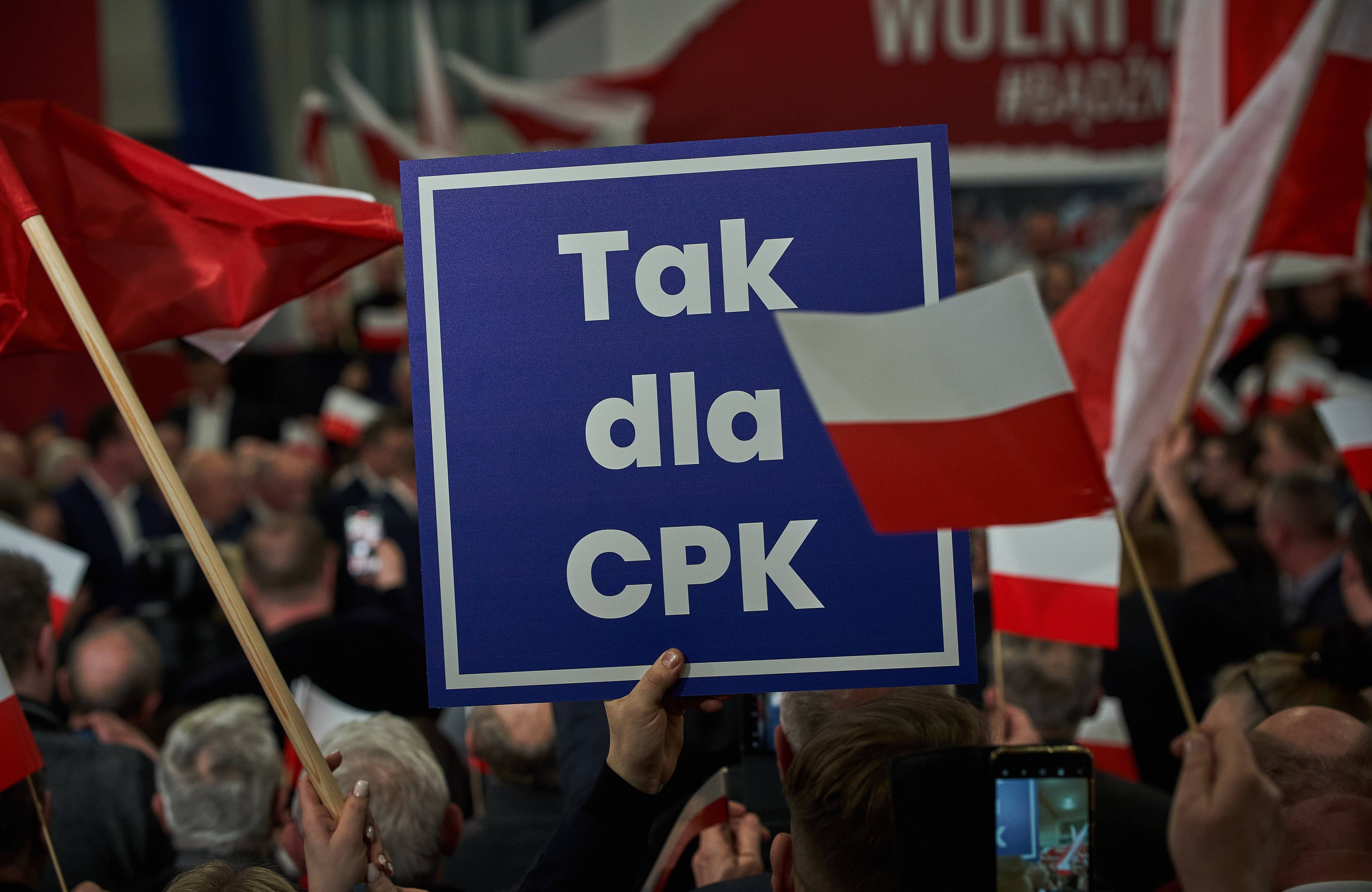 Kwadratowy niebieski banner z napisem "Tak dla CPK"