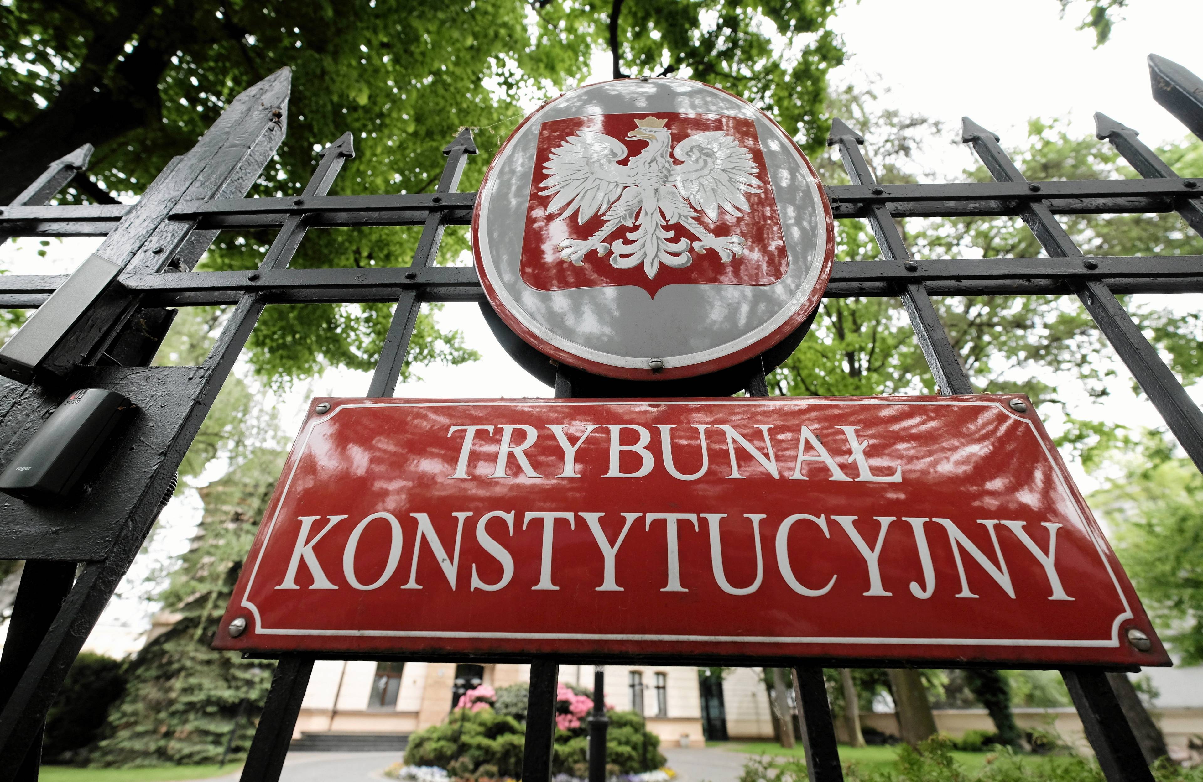 napis trybunał konstytucyjny