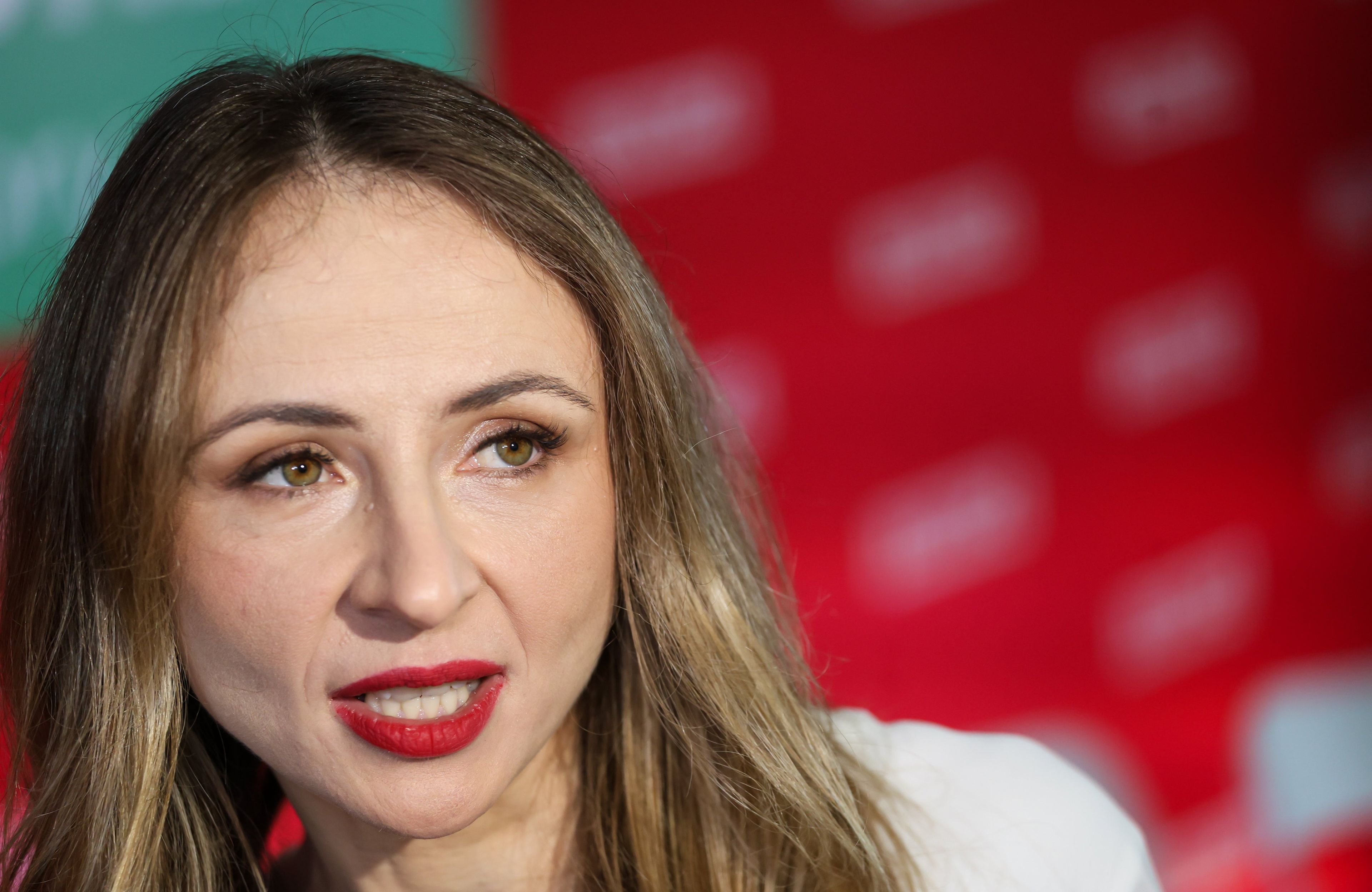 Polityczka Lewicy w czerwonej szmince