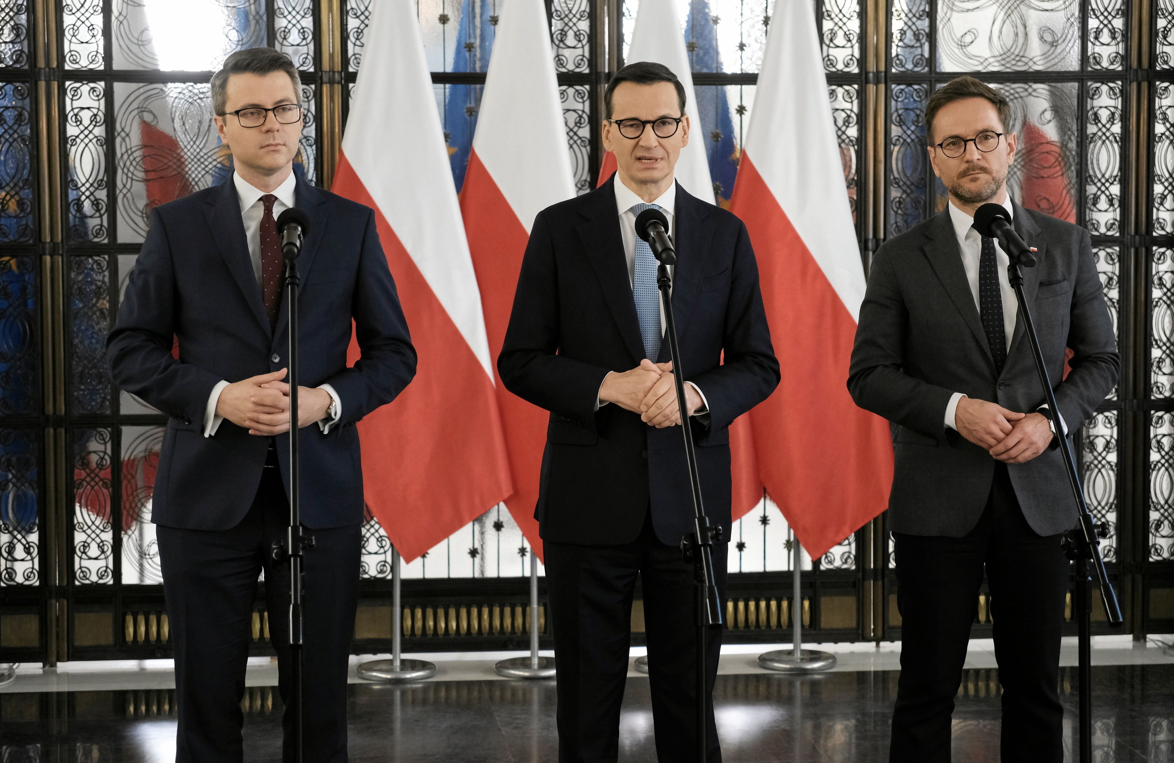 Konferencja posłów PiS, w środku Mateusz Morawiecki