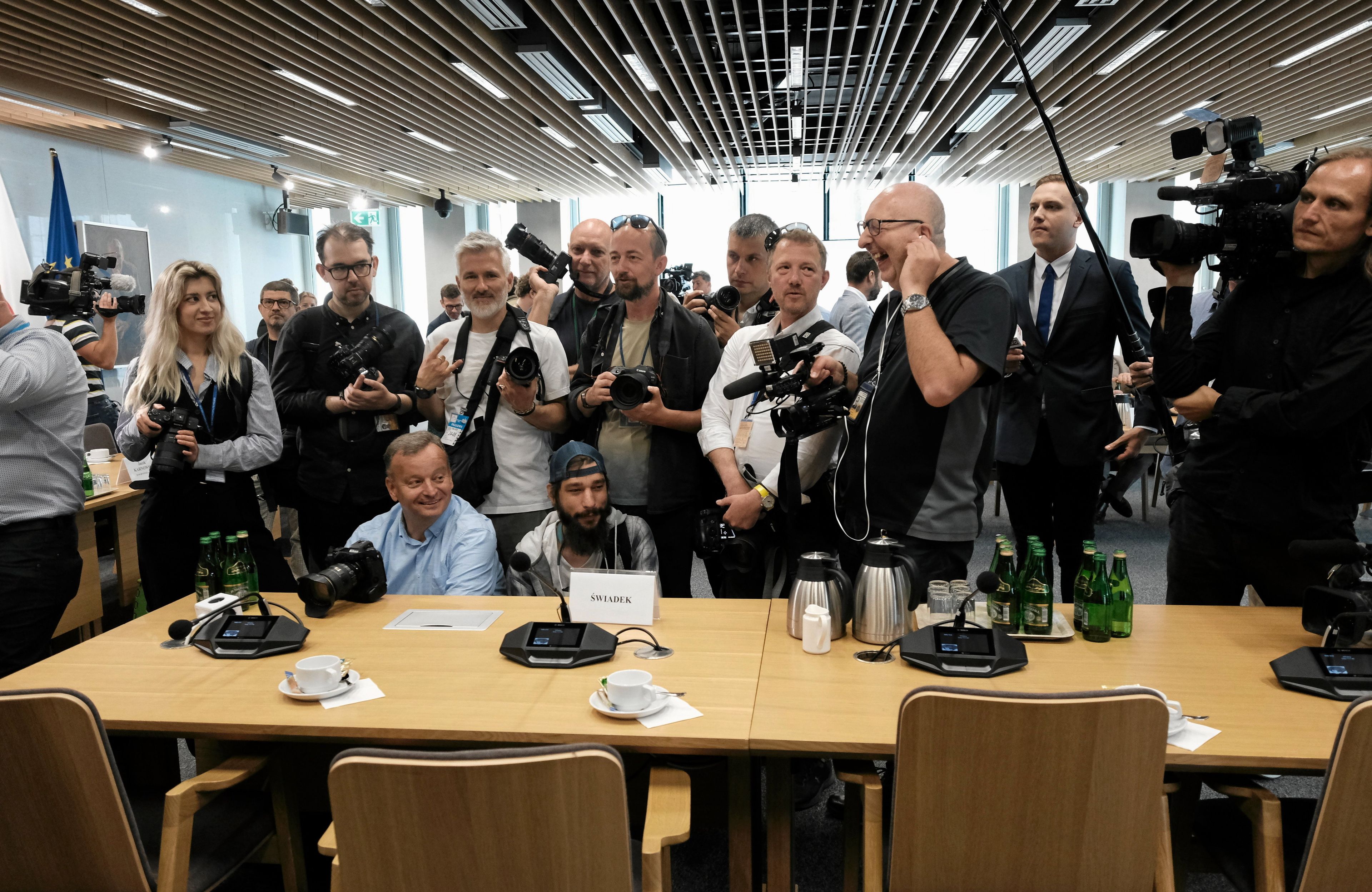 fotoreporterzy czekają na kaczyńskiego