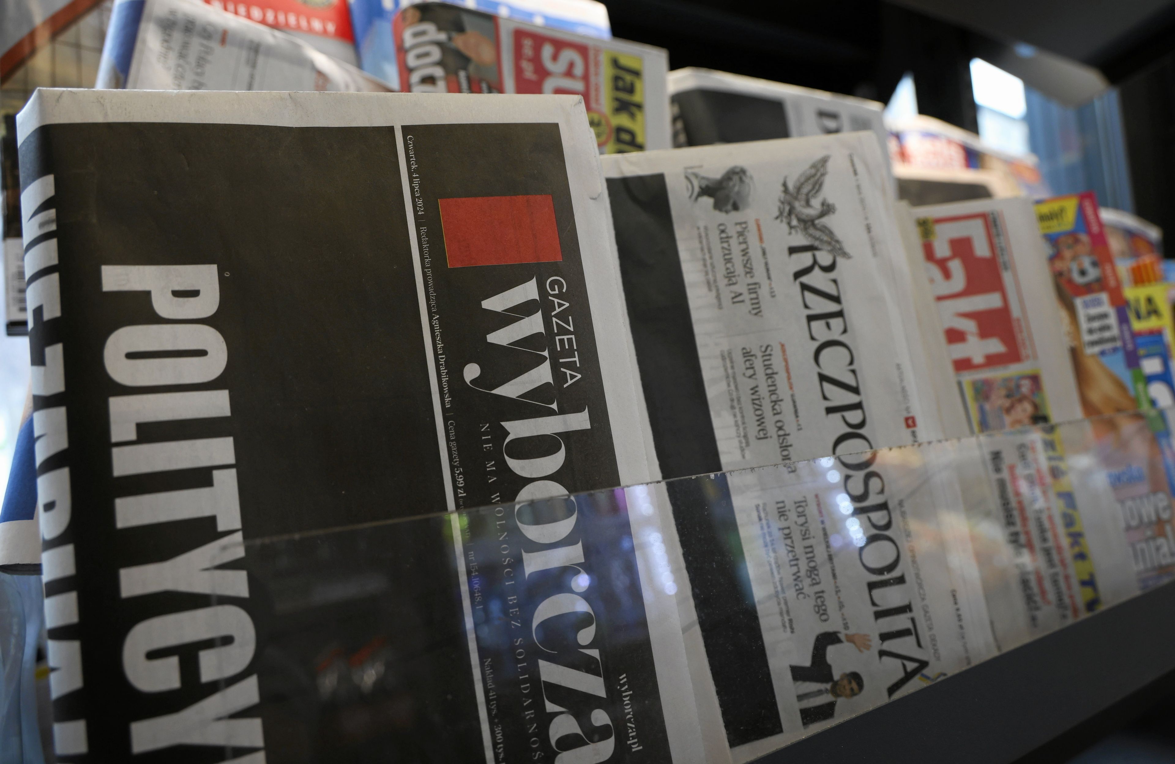 Gazety na sklepowej półce