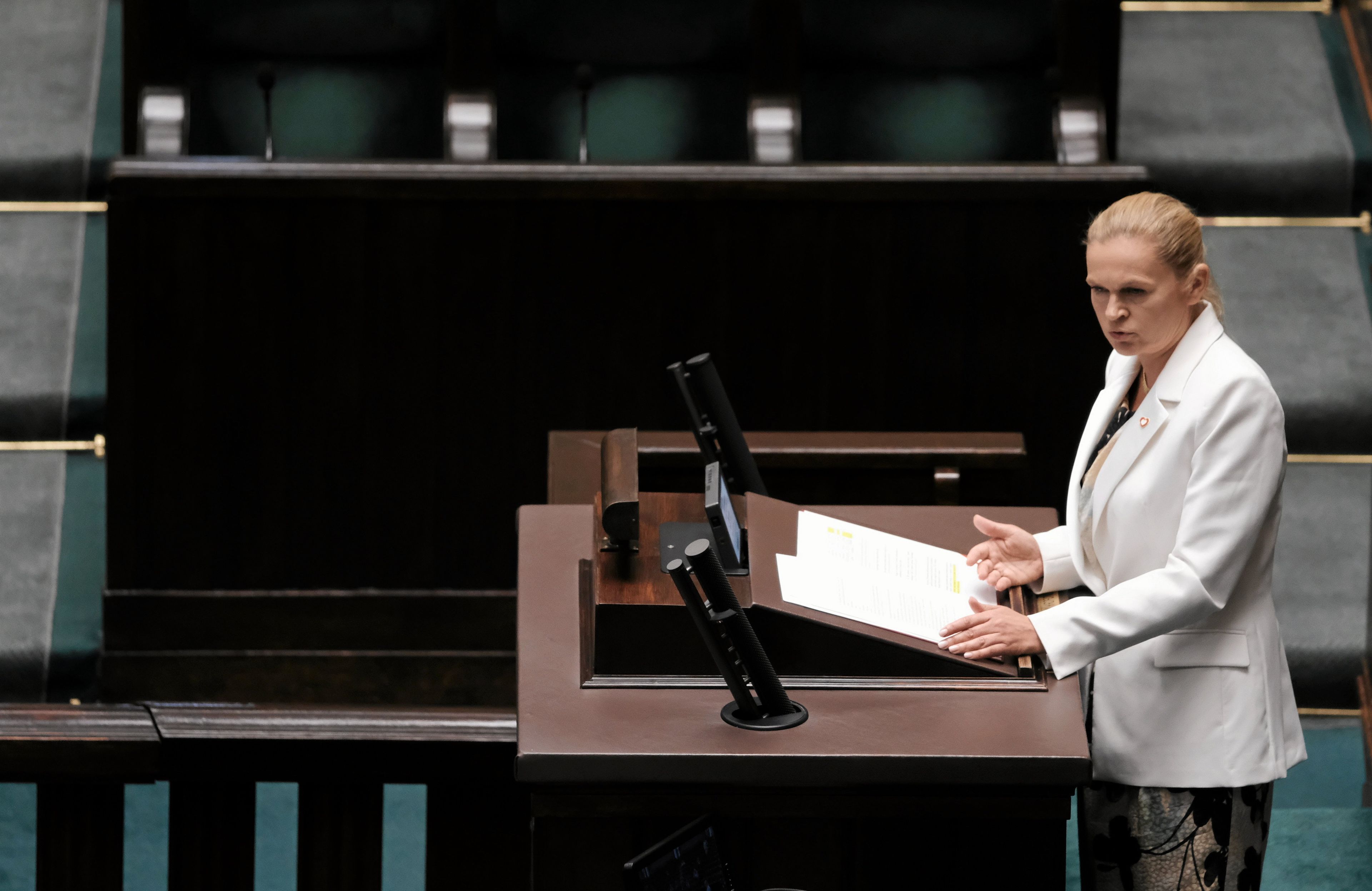 Barbara Nowacka na sejmowej mównicy