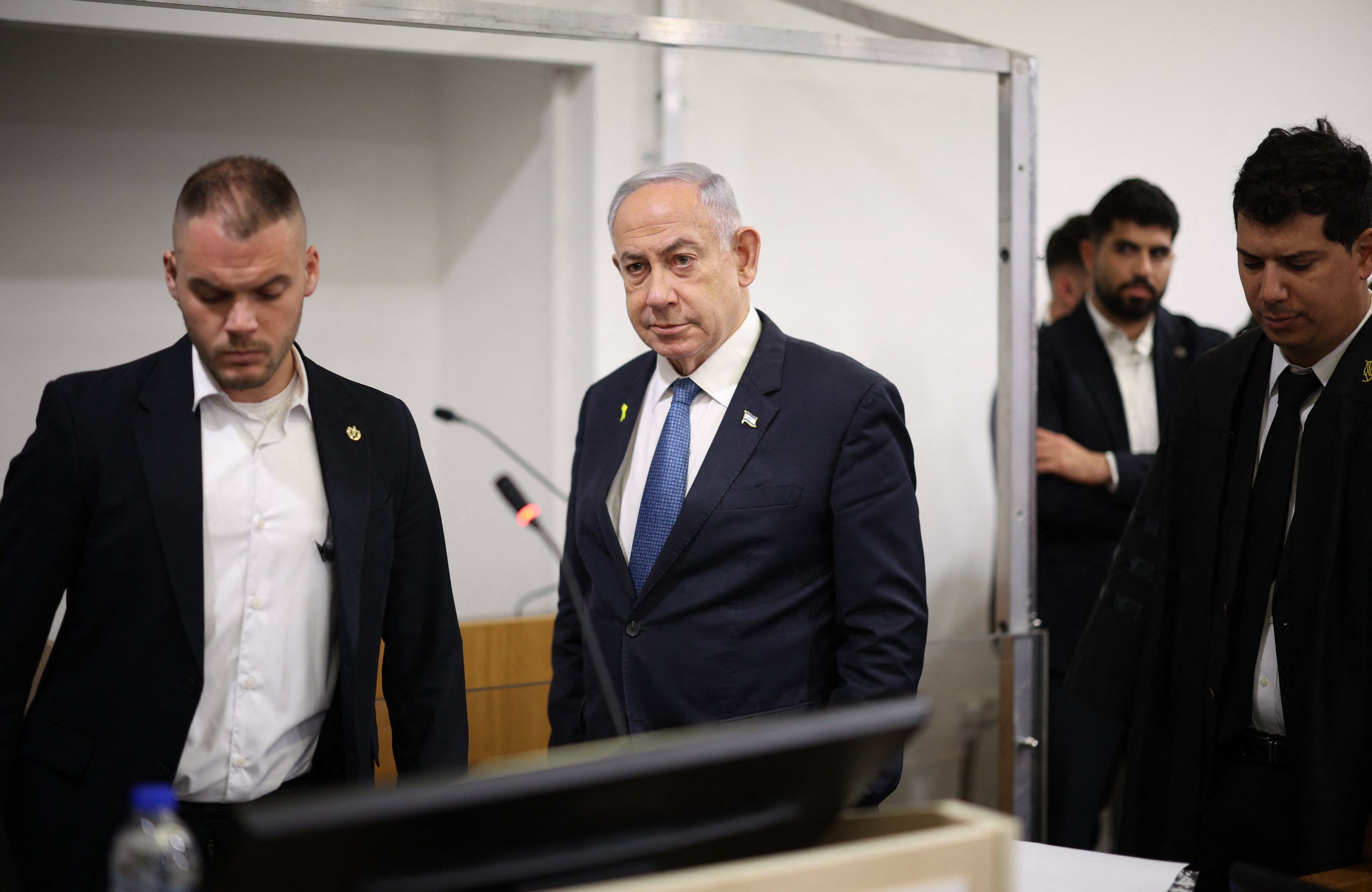 Premier Izraela Benjamin Netanjahu w sądzie podczas rozprawy o korupcję