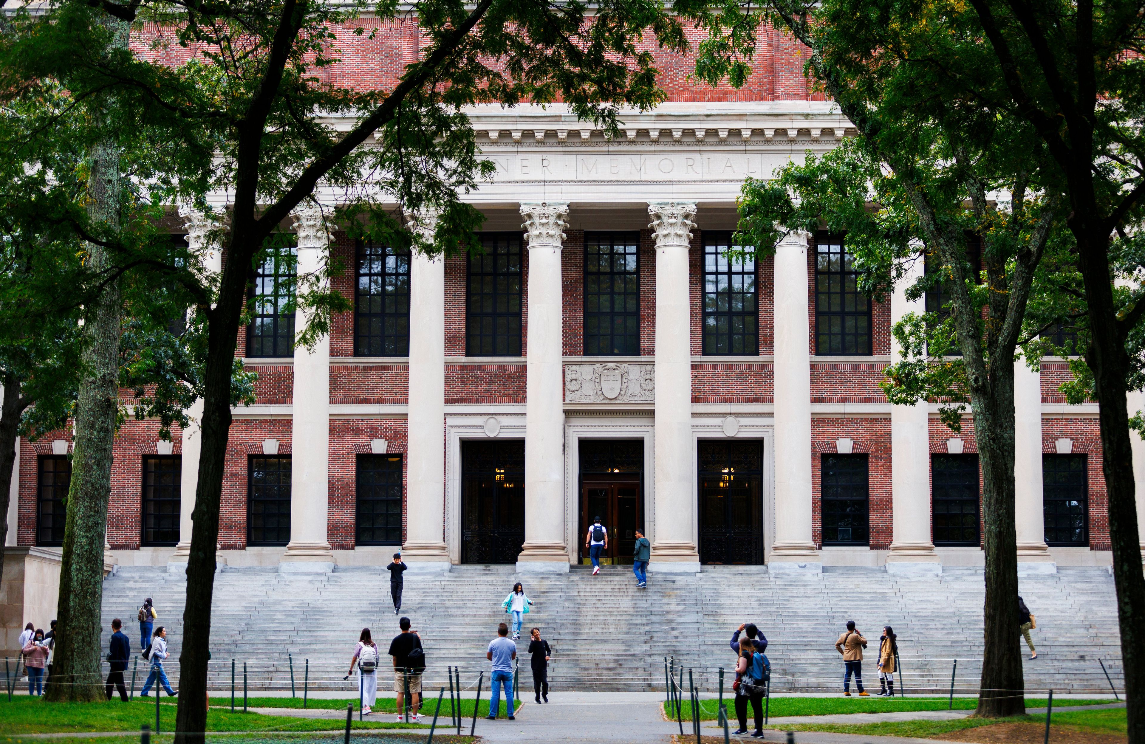 Widok na bibliotekę Widener na Uniwersytecie Harvarda