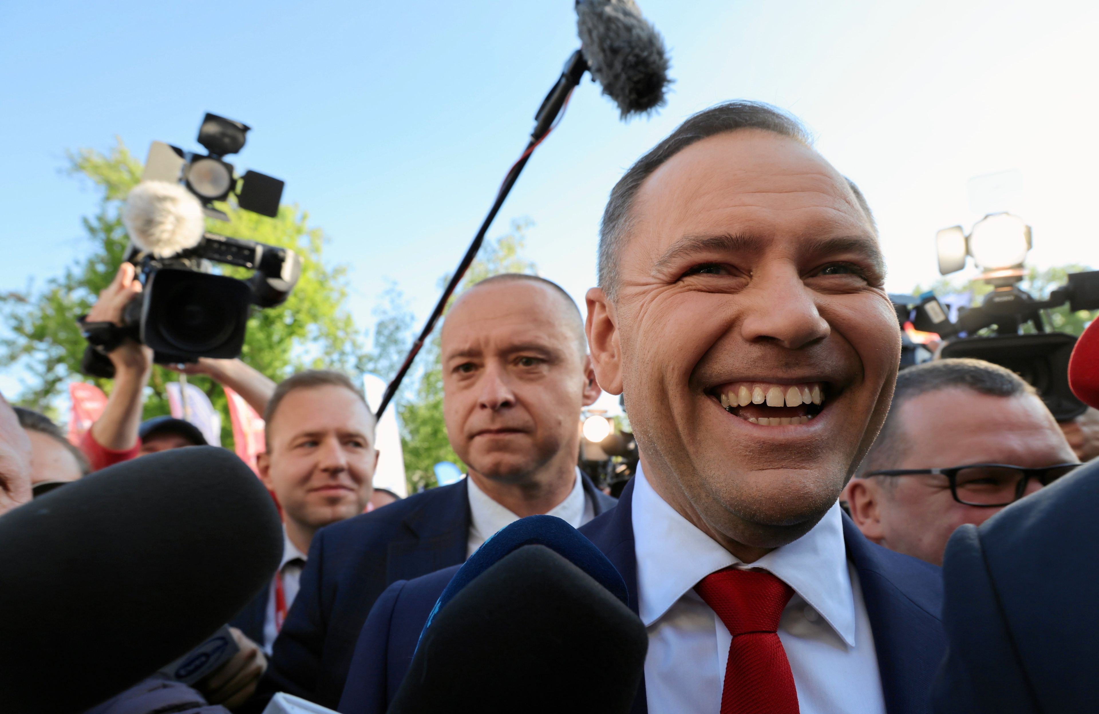 Karol Nawrocki w drodze na debatę Super Expressu, 28.04.2025 r.