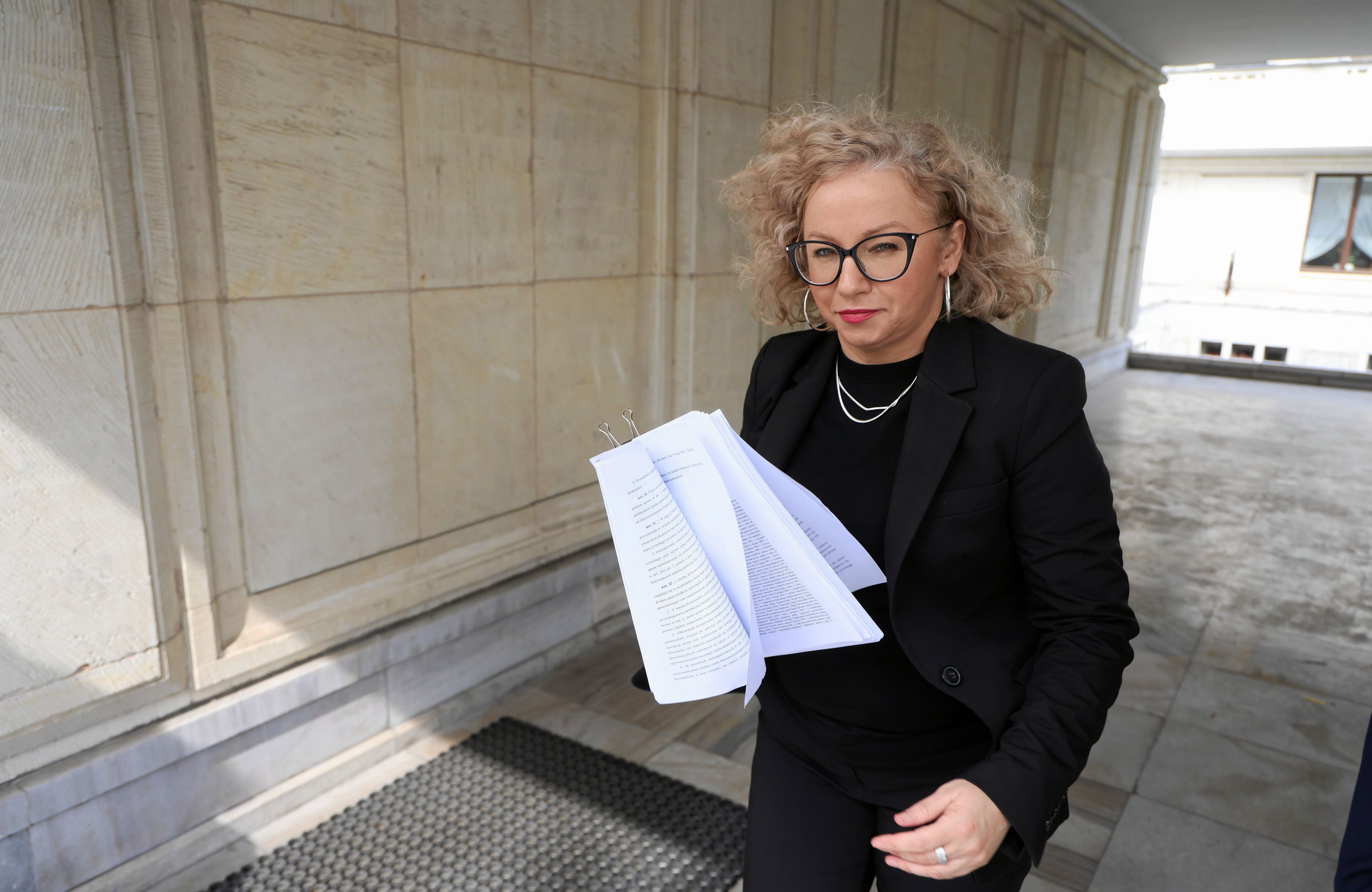 Konferencja prasowa klubu Lewicy w podcieniach Senatu