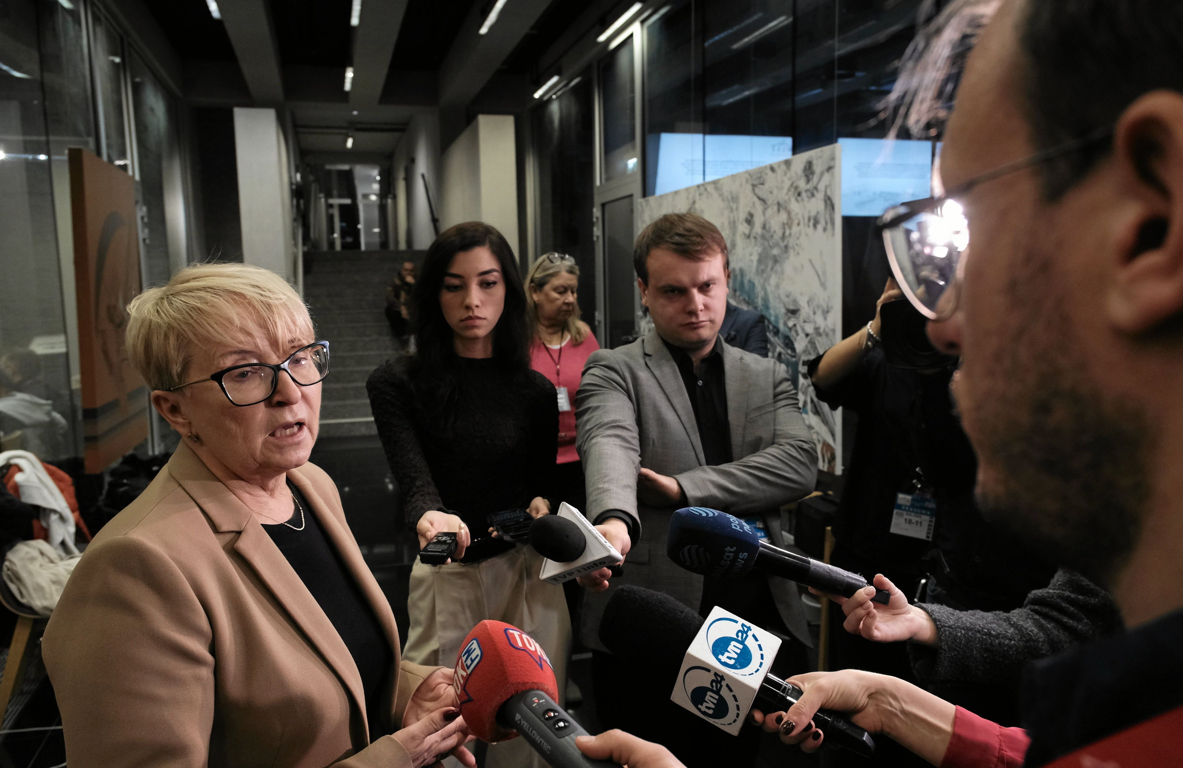 Sędzia Morawiec przed wejściem na obrady komisji śledczej ds. Pegasusa, 18.11.2024 r.
