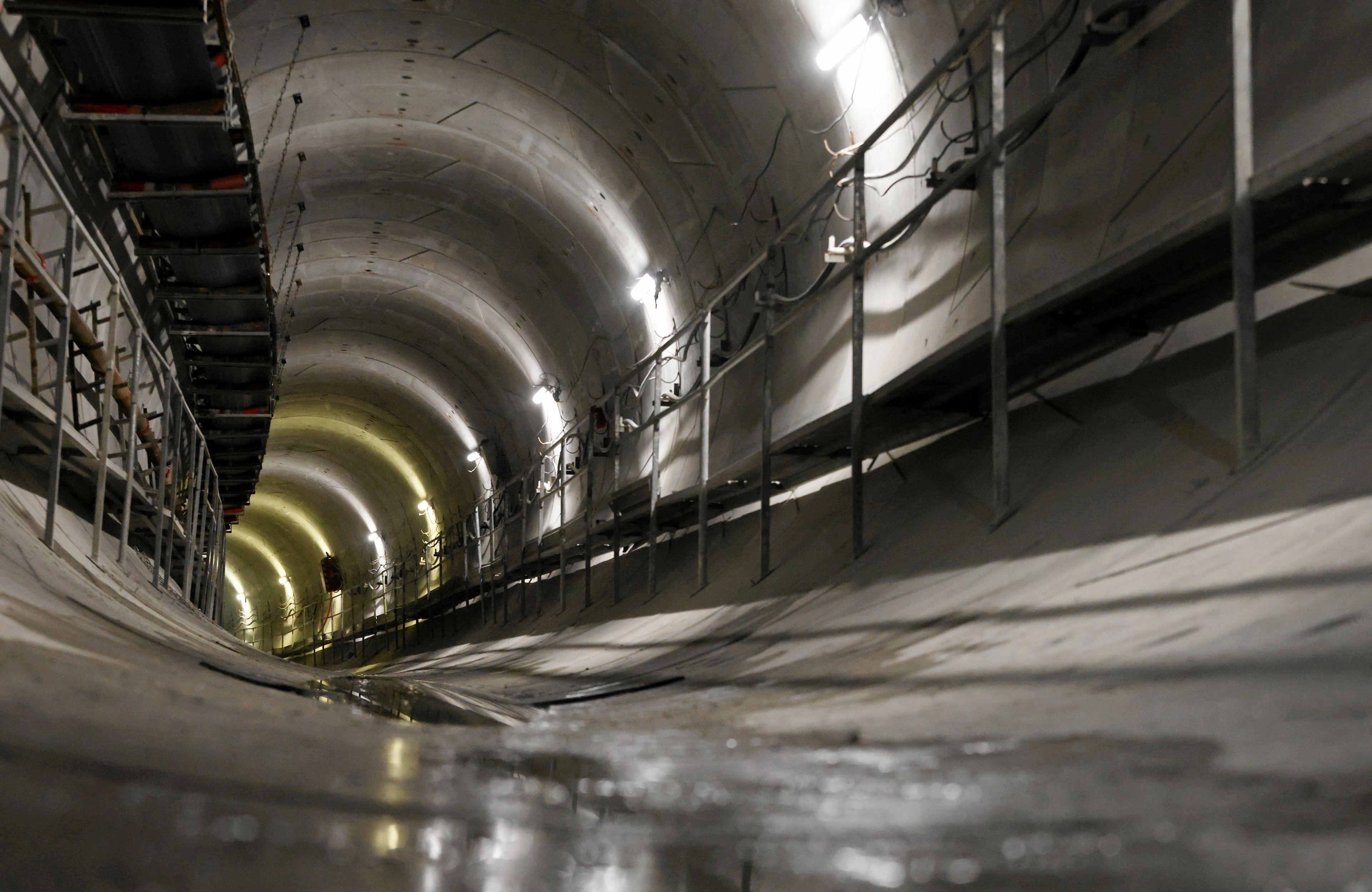 Prezydent Warszawy Rafal Trzaskowski na budowie stacji Metro Lazurowa