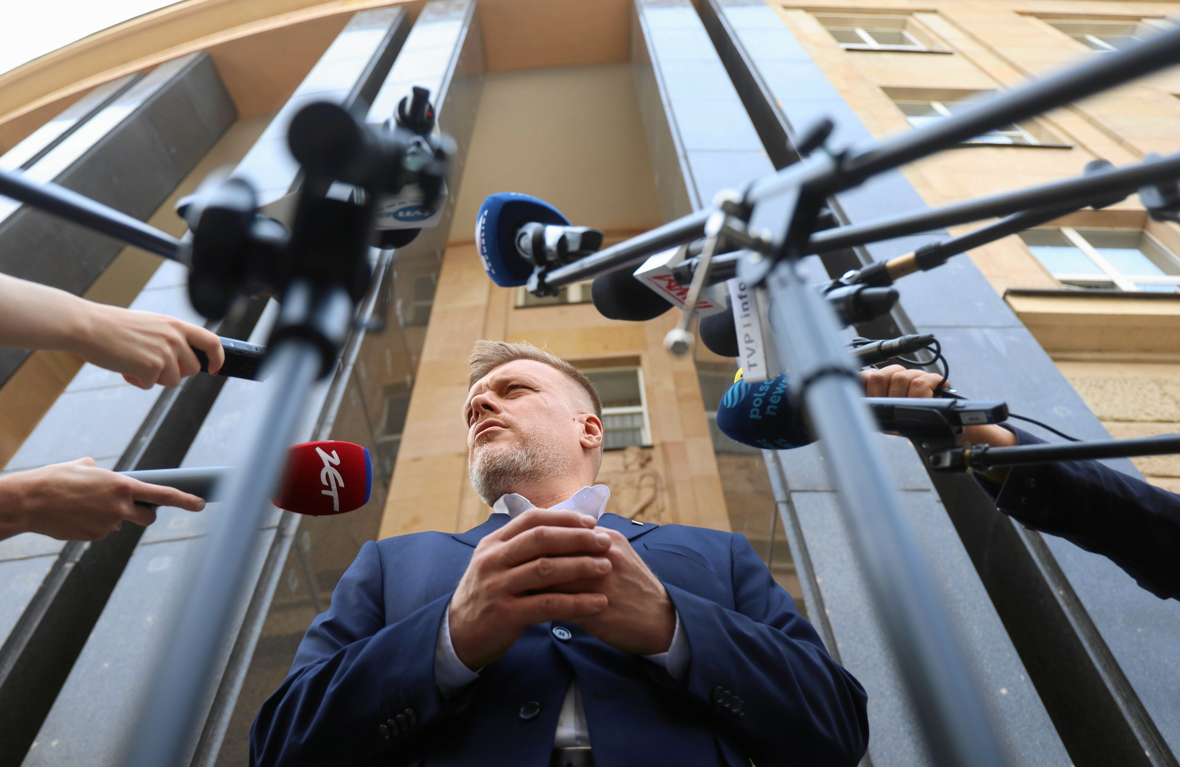 Adrian Zandberg, 18.07.2025 r. Konferencja przed Pałacem Prezydenckim w Warszawie