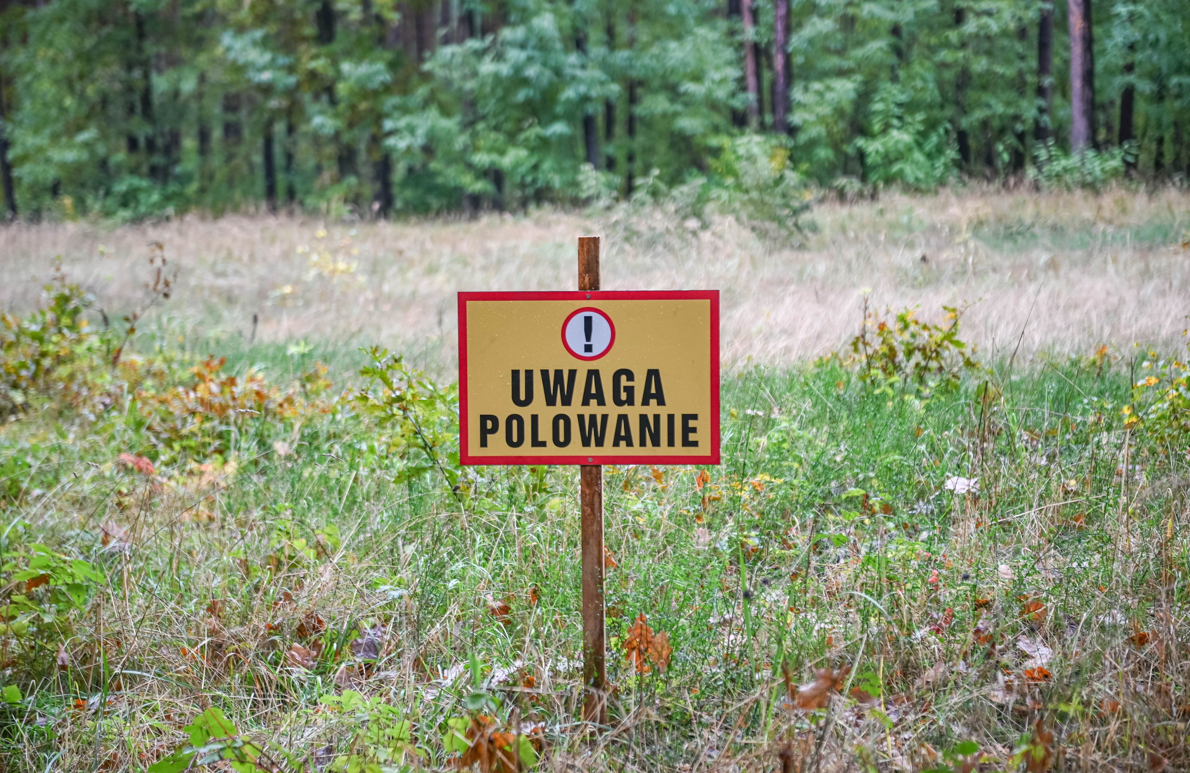 tabliczka informująca o polowaniu