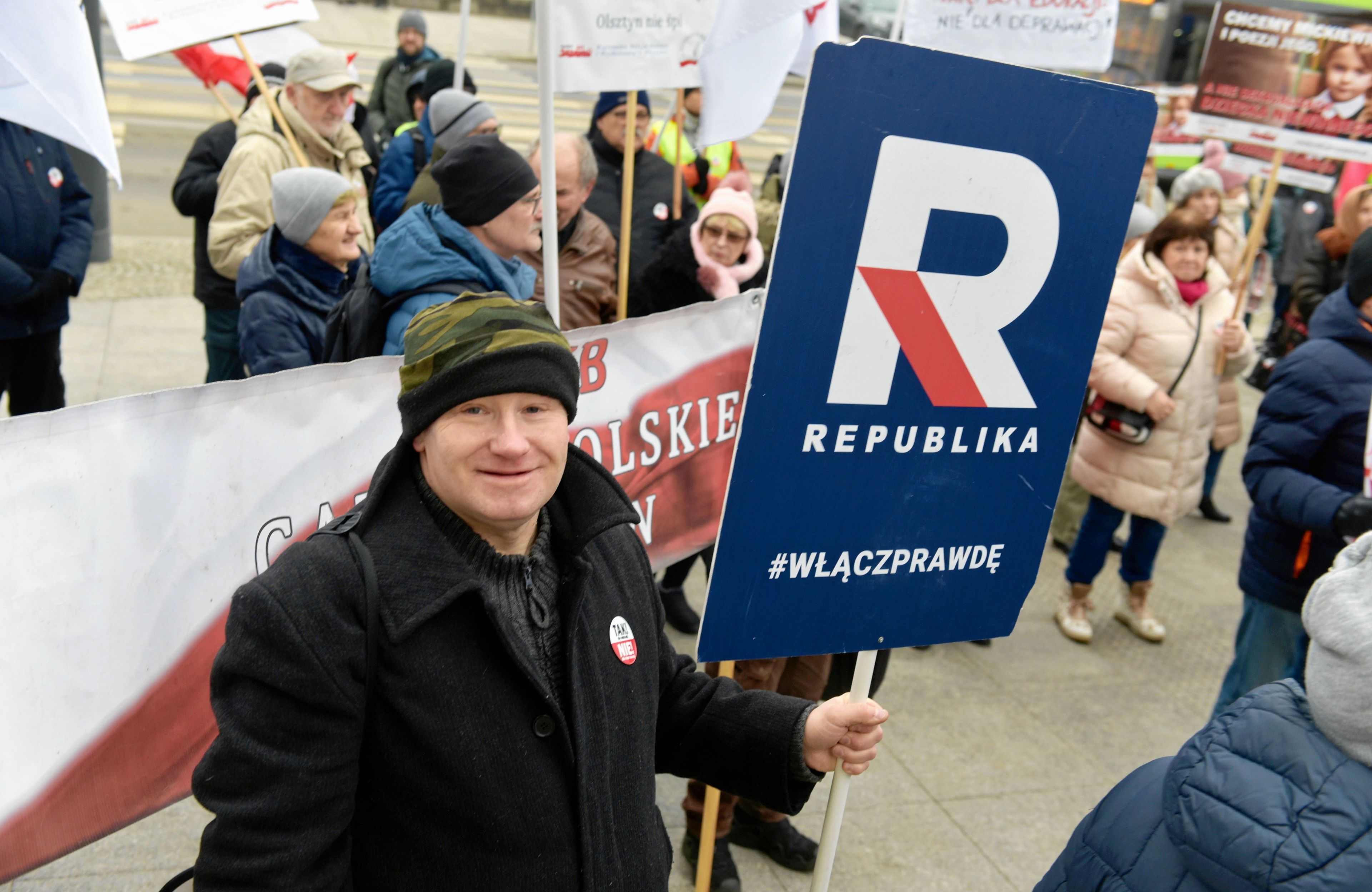 Protest srodowisk prawicowych przeciwko edukacji zdrowotnej . Olsztyn