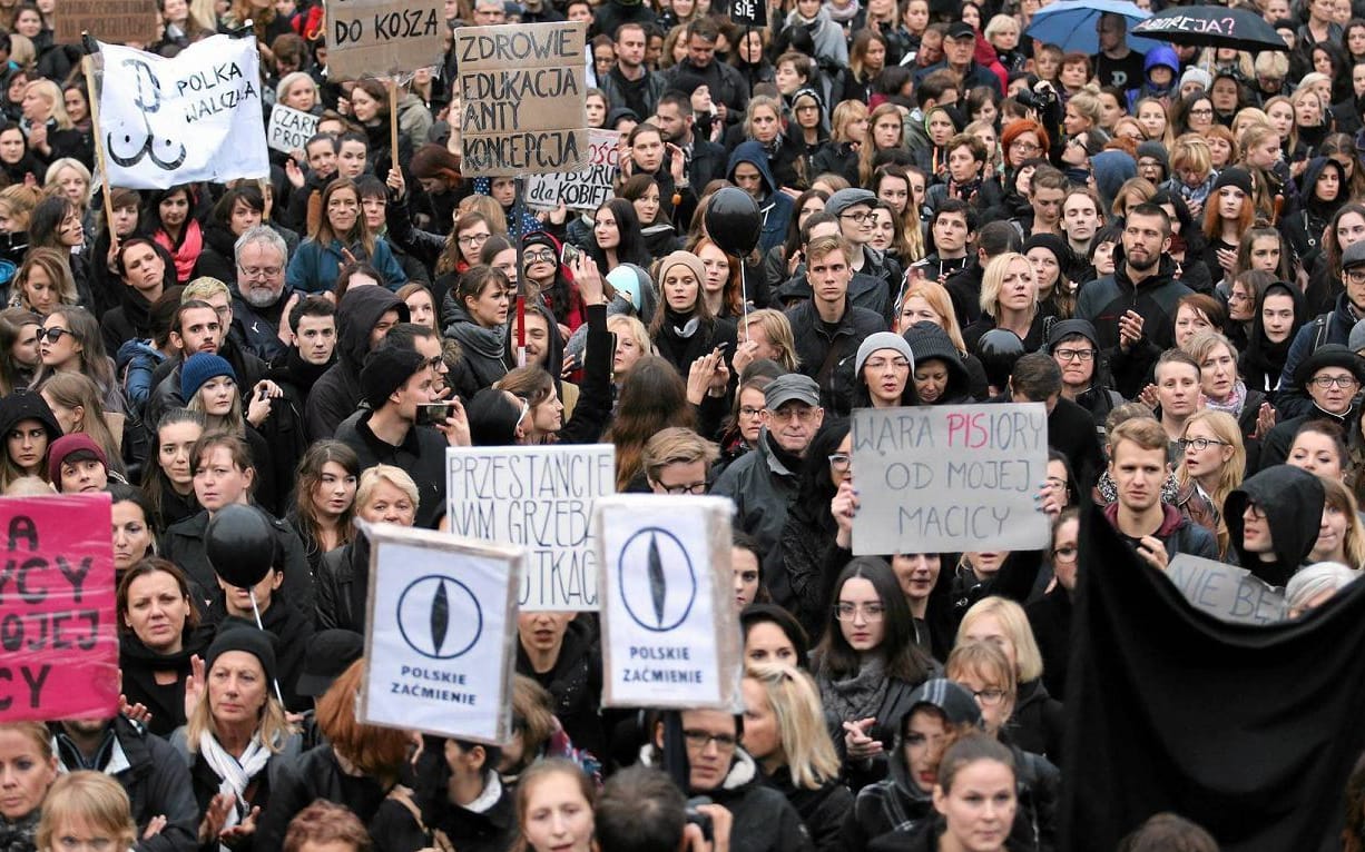 Grafika do artykułu "Mamy nieść ulgę, a nie cierpienie". 600 lekarek przeciw zaostrzeniu prawa aborcyjnego