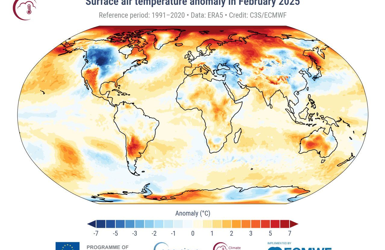 mapa pokazuje, które części świata zanotowały największe anomalie w pomiarze temperatur - to ameryka południowa, afryka oraz część europy, a także arktyka