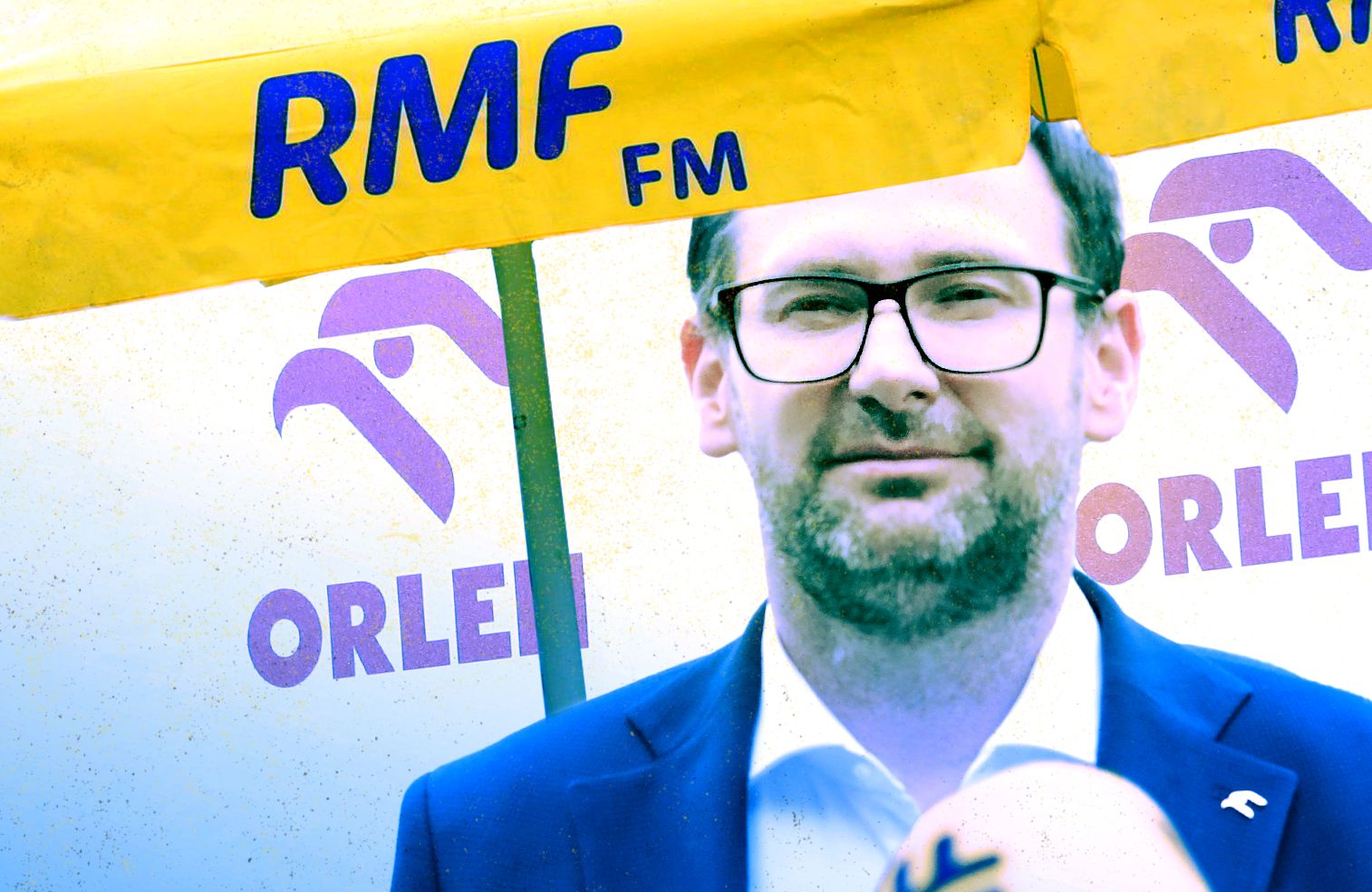Kolaż: Daniel Obajtek pod żółtym parasolem z logo RMF FM, przed nim mikrofon RMF FM, za nim ścianka z logo Orlenu