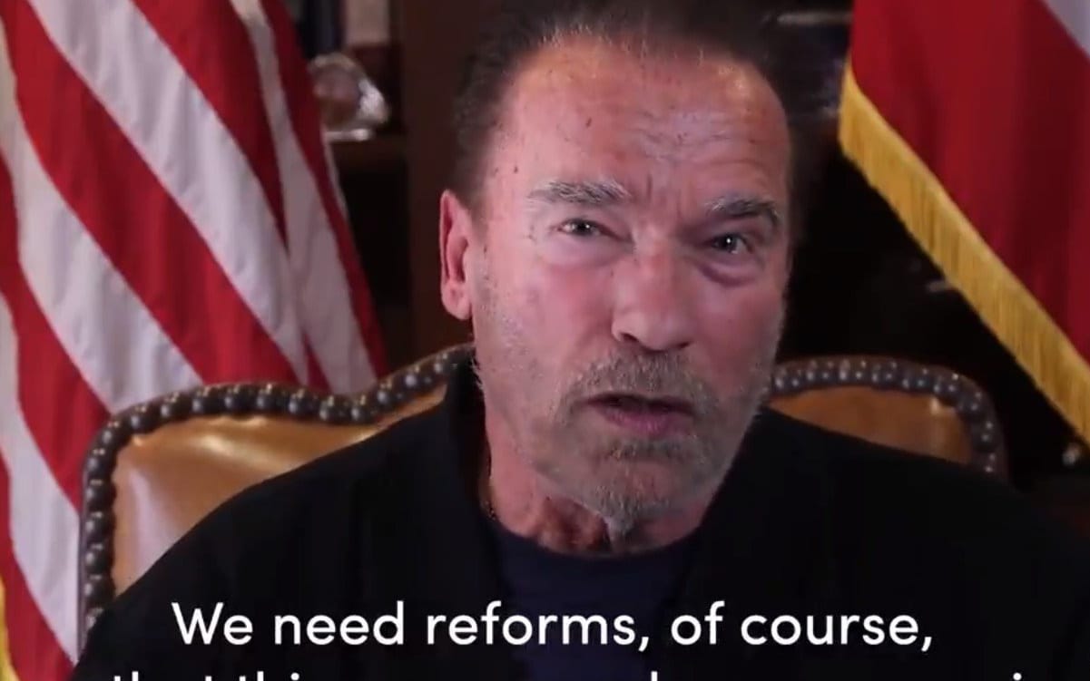 Grafika do artykułu Rozłam u Republikanów. Schwarzenegger porównuje atak na Kapitol do hitlerowskiej Nocy Kryształowej
