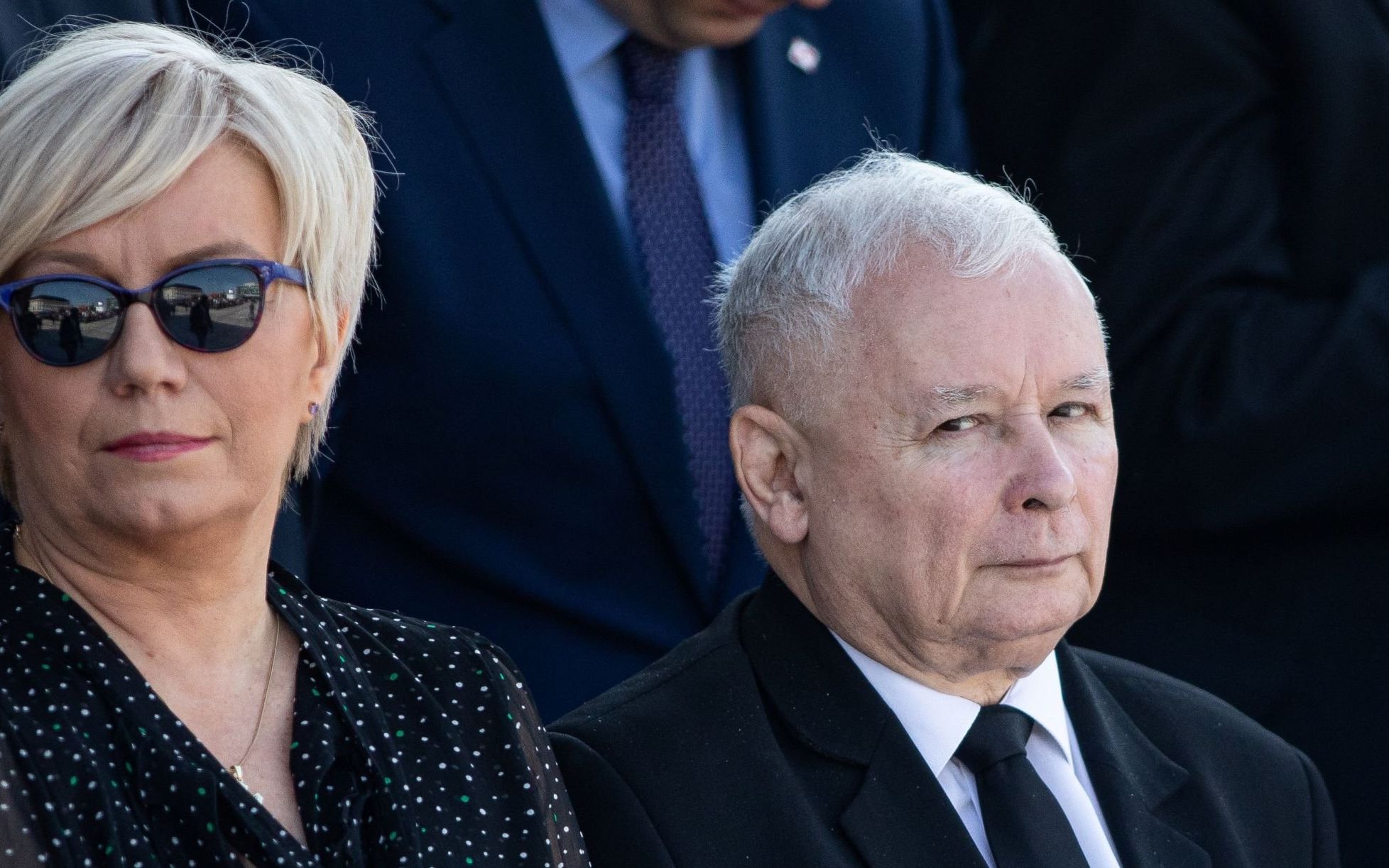 Grafika do artykułu Sukces demograficzny 500 plus? Min. Maląg sypie ryż na pogrzebie. Przyłębska prowadzi kondukt