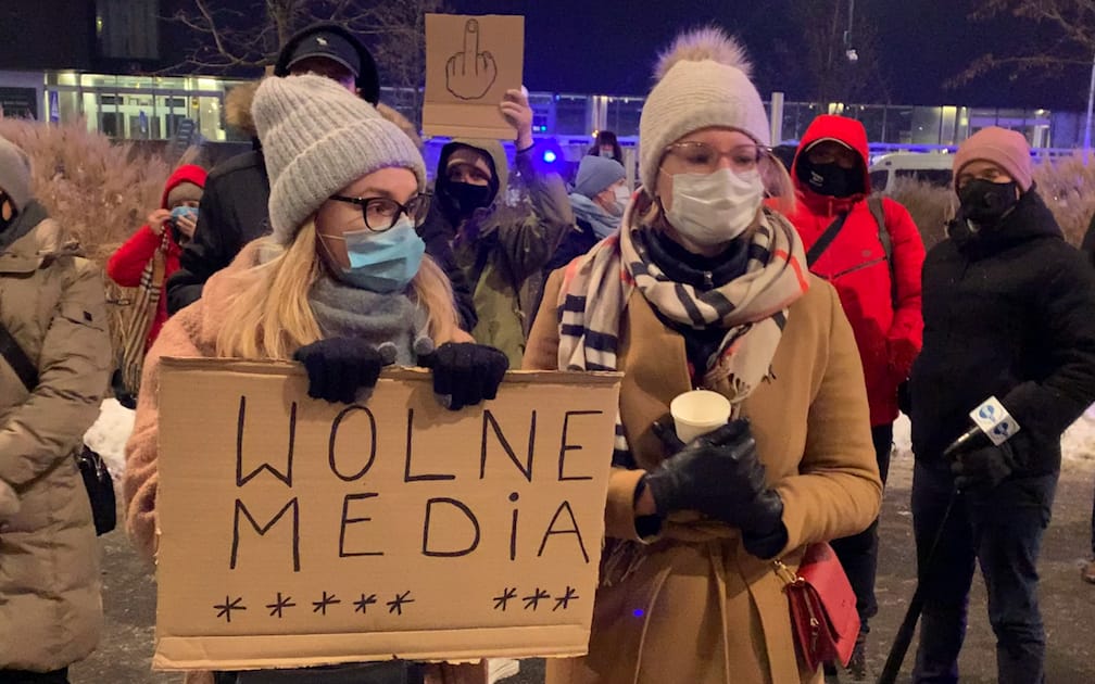 Grafika do artykułu Obywatele dla wolnych mediów. Protest solidarnościowy pod TVP