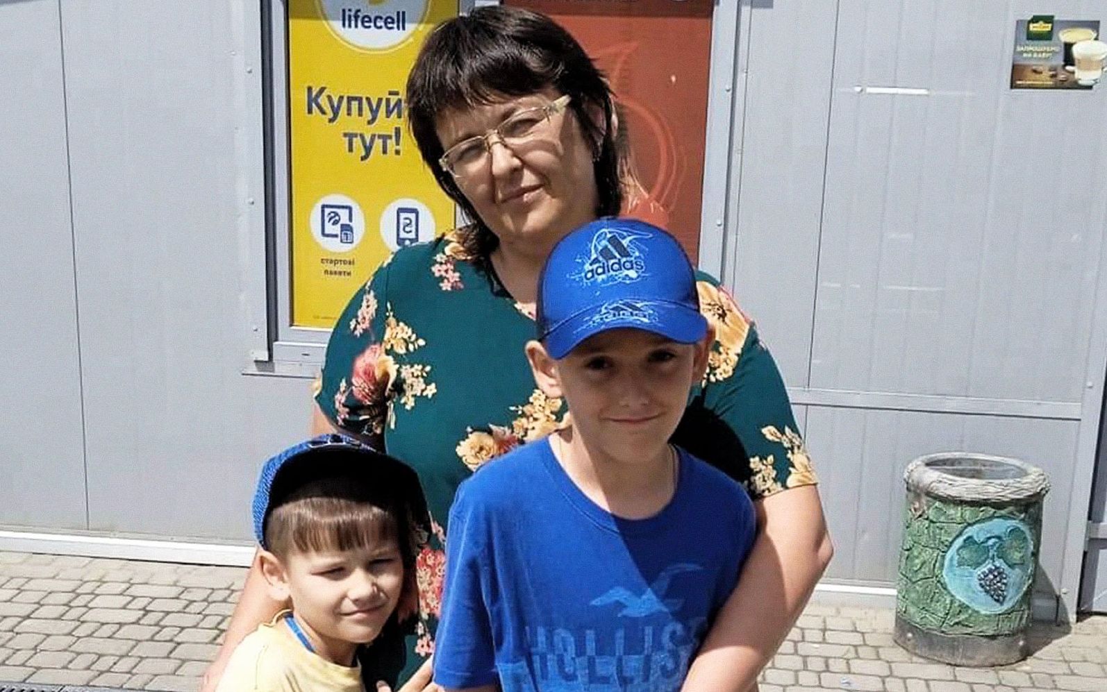 Kobieta z dwójką dzieci