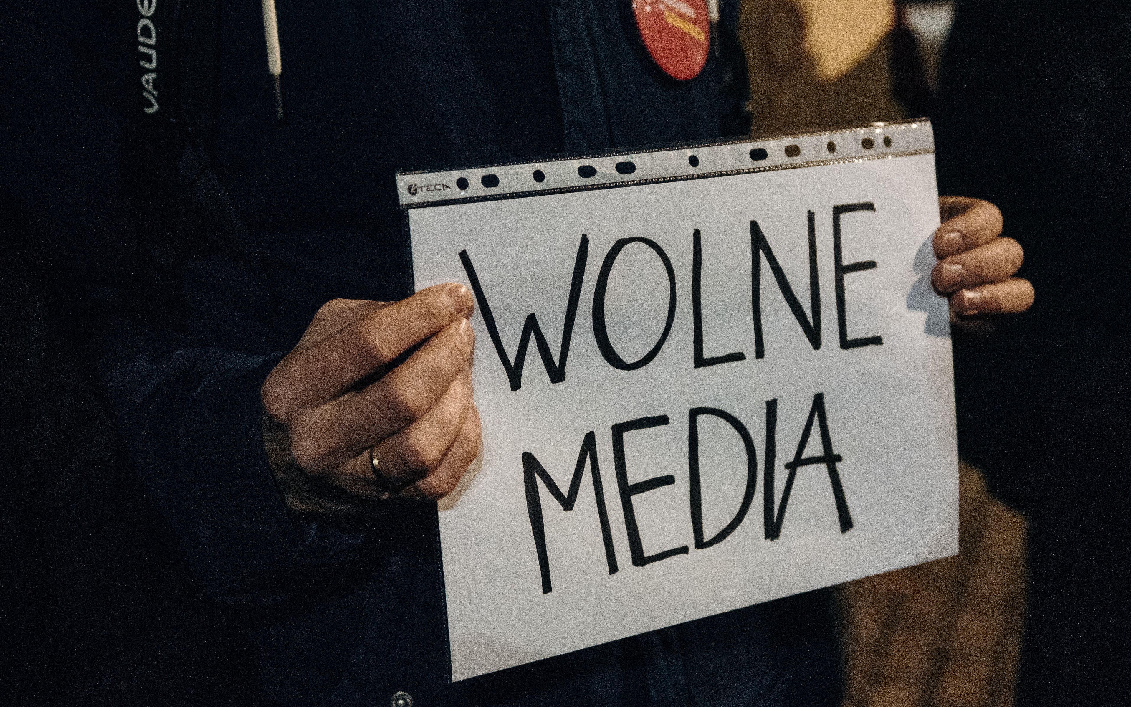 05.12.2018 Gdansk , aleja Grunwaldzka . Protest pod siedziba Radia Gdansk w obronie zwalnianych z powodow politycznych dziennikarzy - redaktor Agnieszki Michaijlow i redaktora Jacka Naliwajka .
Fot. Bartosz Banka / Agencja Gazeta