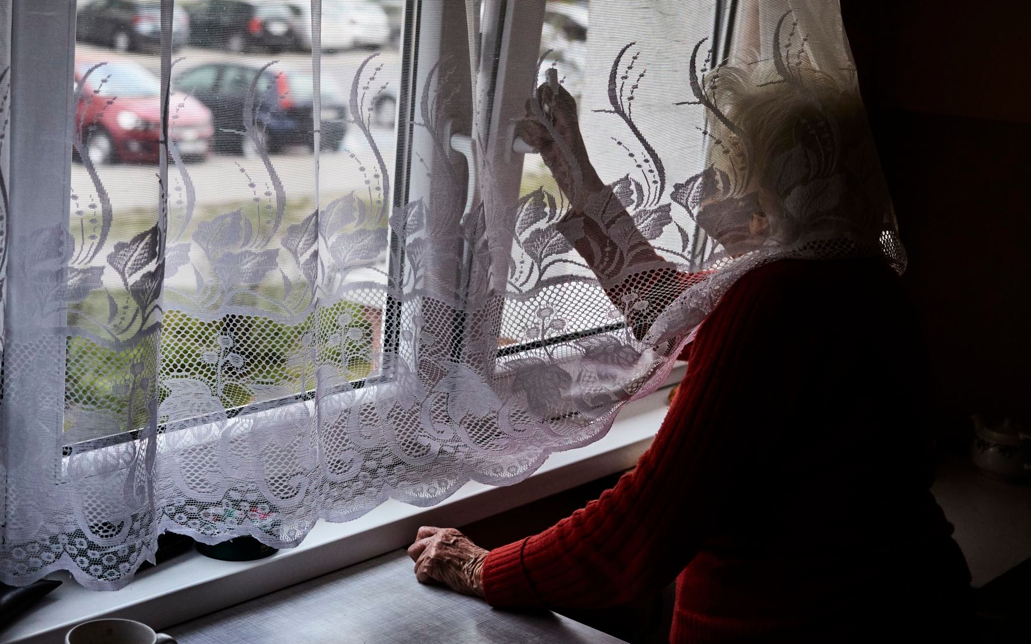 15.04.2020 Lodz . Stuletnia seniorka Jozefa Katusza w swoim domu . Od kilku tygdni nie odwiedzana przez swoich znajomych i przyjaciol z uwago na epidemie koronawirusa . Uwiezieni w domach seniorzy w obawie przed zakarzeniem koronawirusem .
Tomasz Stanczak / Agencja Gazeta