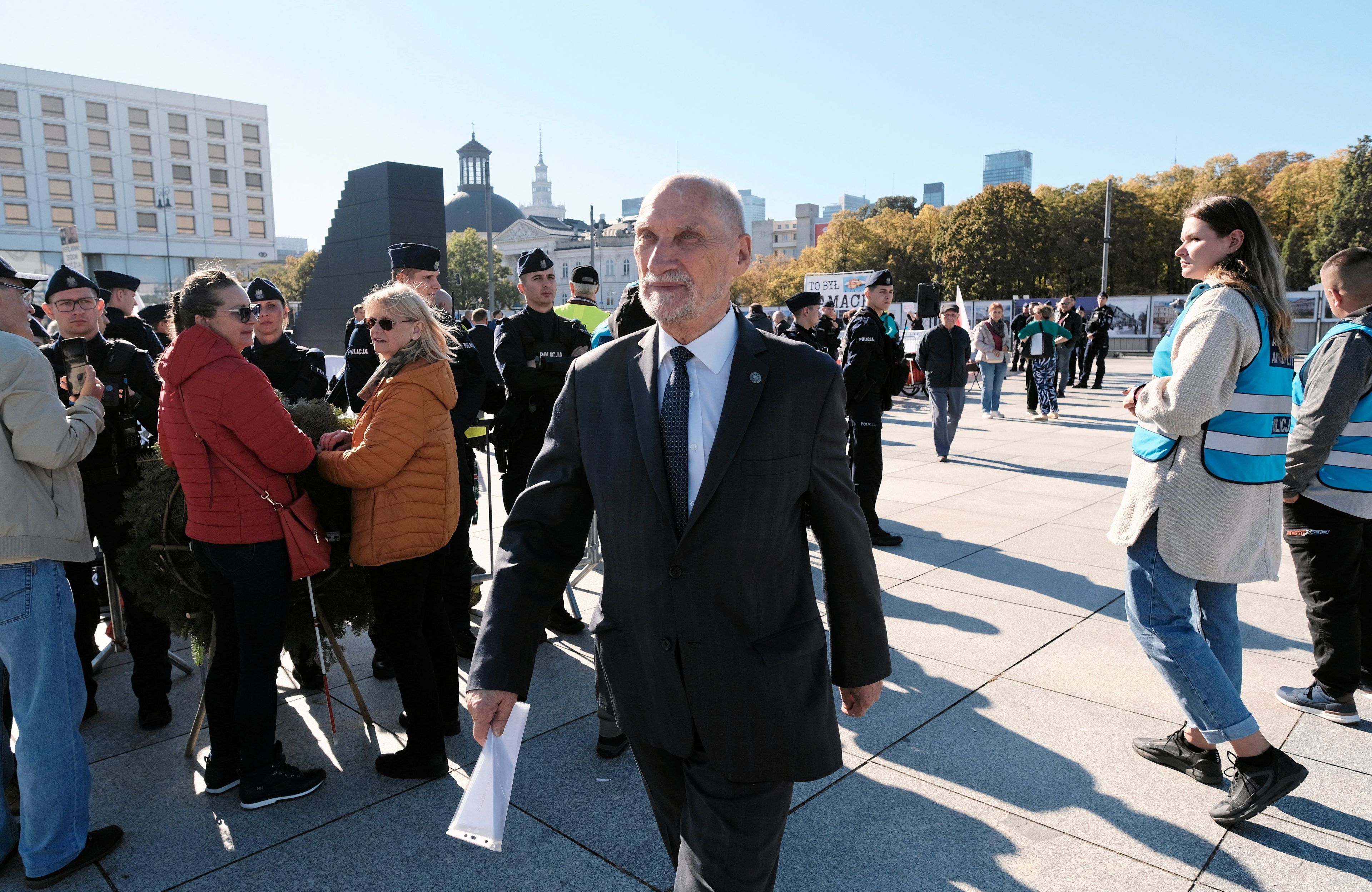 10.10.2024, Warszawa, Plac Pilsudskiego. Posel PiS Antoni Macierewicz podczas 174. miesiecznicy smolenskiej