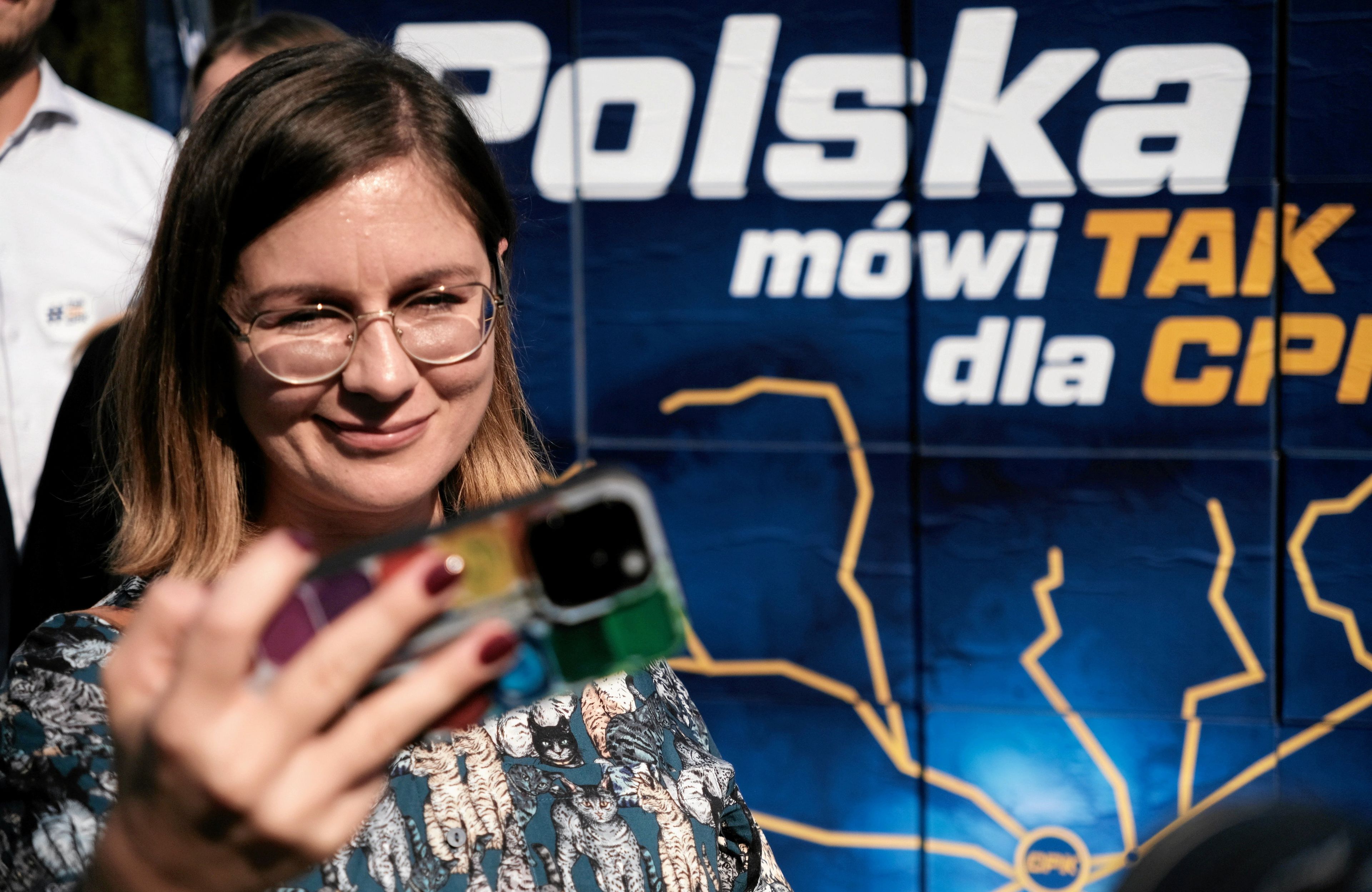 Paulina Matysiak podczas konferencji prasowej w sprawie zlozenia do Sejmu podpisow pod obywatelskim projektem ustawy „TakDlaCPK”, 18.09.2024 r.
