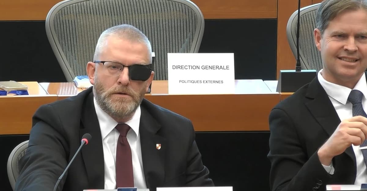 Grzegorz Braun i „mentalni putiniści” walczyli o władzę w PE. Mało brakowało [NEWS OKO.PRESS]
