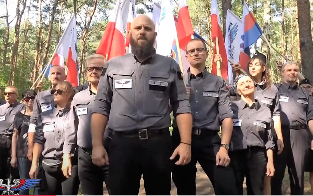 Grafika do artykułu Rosyjski ślad. Prokremlowscy działacze wśród uczestników napaści z udziałem antyszczepionkowców