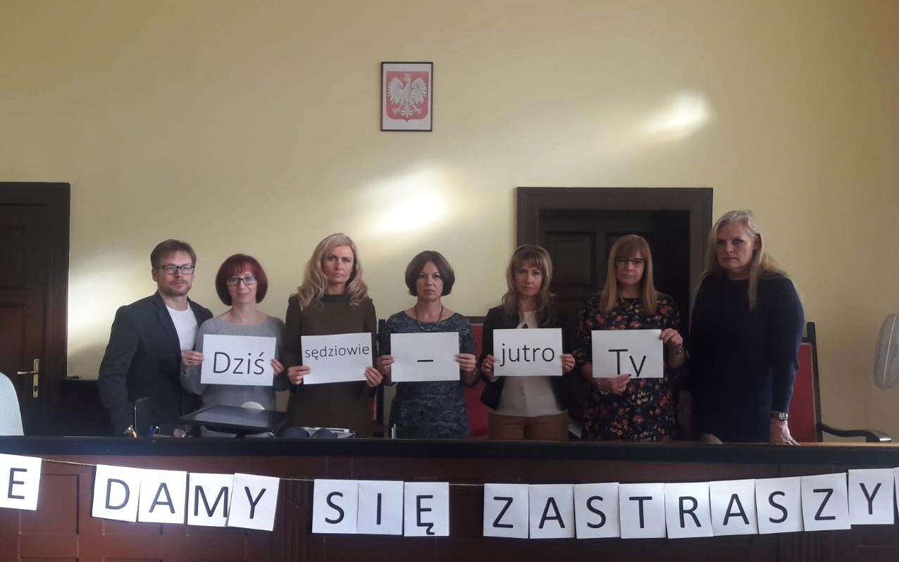 Grafika do artykułu Sędziowie protestują przeciwko ustawie kagańcowej. Nie uznają KRS i Izby Dyscyplinarnej