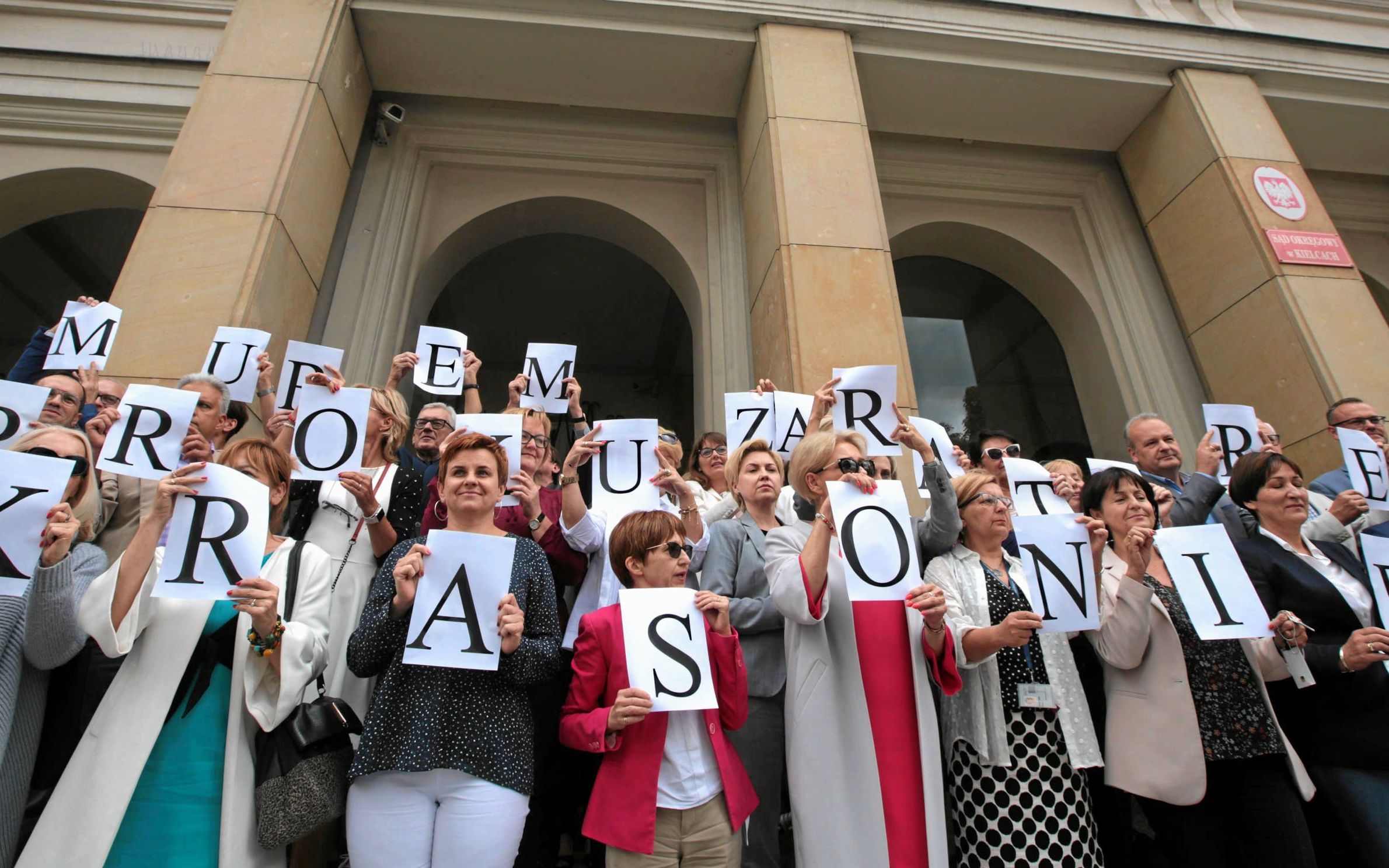 09.07.2019 Kielce , Sad Okregowy . Protest sedziow i prawnikow przeciwko szykanom w prokuraturze .
Fot. Pawel Malecki / Agencja Gazeta
