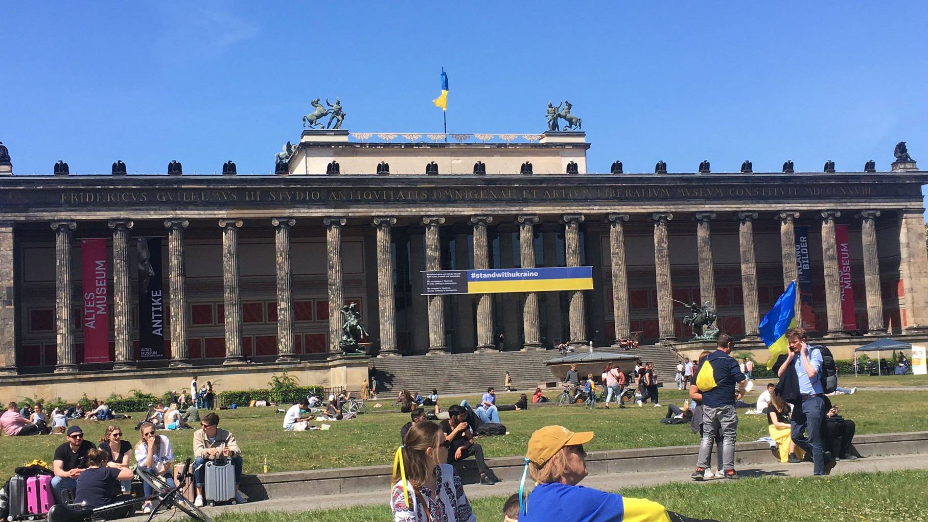 Ukraińcy w Berlinie z okazji Dnia Zwycięstwa, 8 maja 2022, fot. A. Szczęśniak