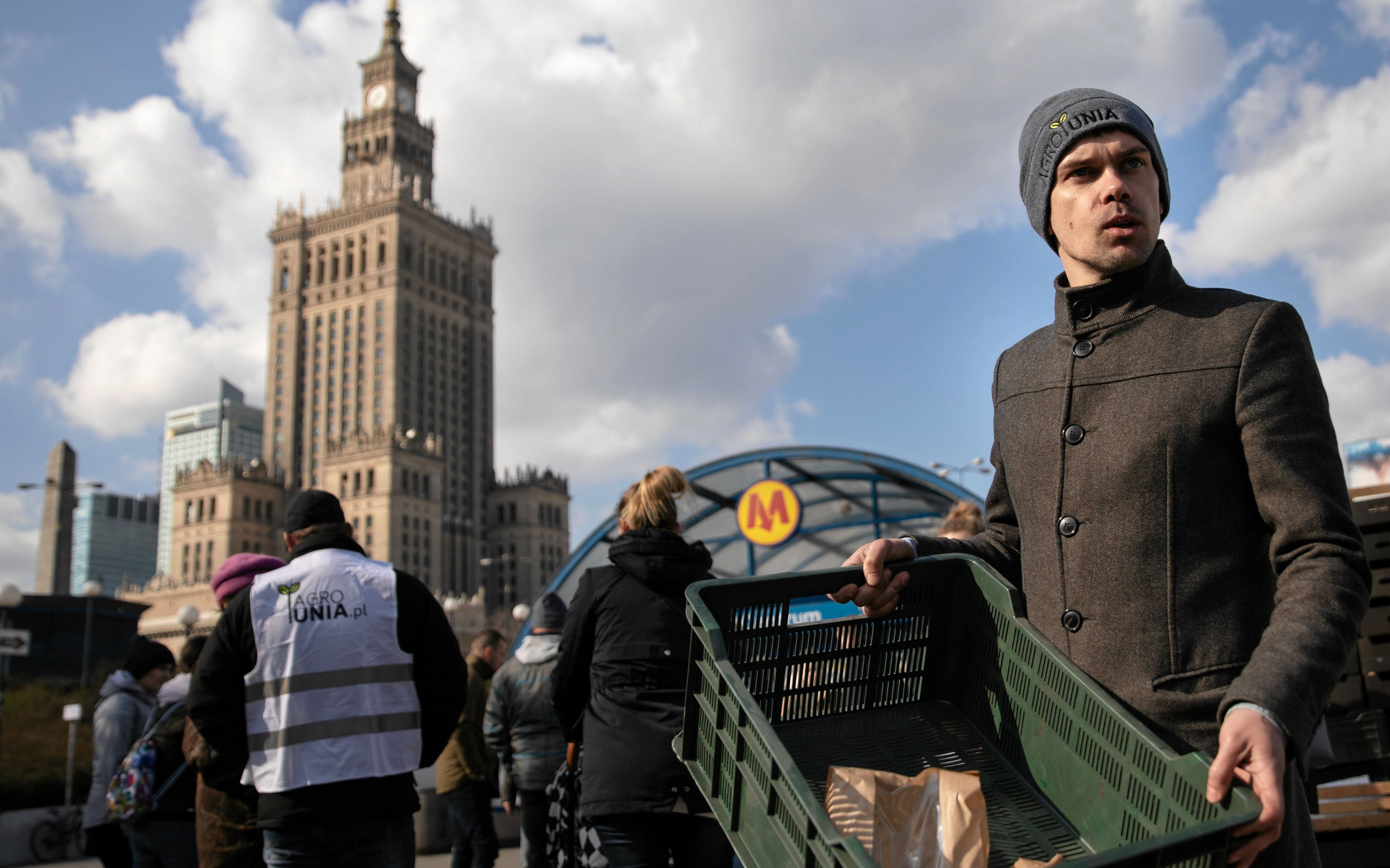 20.03.2019 Warszawa , " Patelnia ". Lider Agro Unii Michal Kolodziejczak podczas pikiety rolnikow i sadownikow . Zwiazkowcy chca uswiadomic konsumentow " w temacie " cen jablek w skupach . 
Fot. Dawid Zuchowicz / Agencja Gazeta